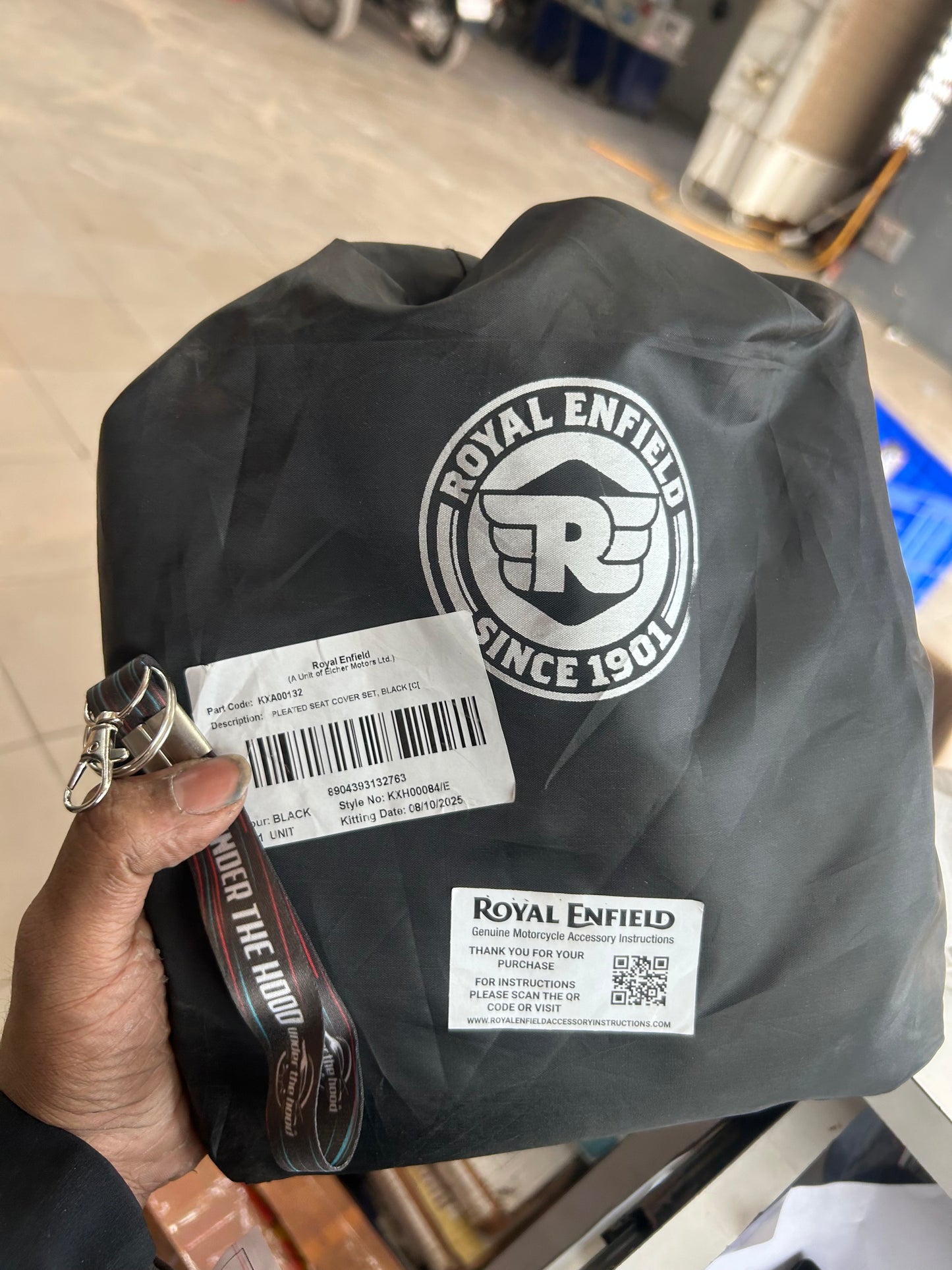 Royal Enfield Black Pleated Seat Cover KXA00132 — OEM Hunter 350 Seat Accessory