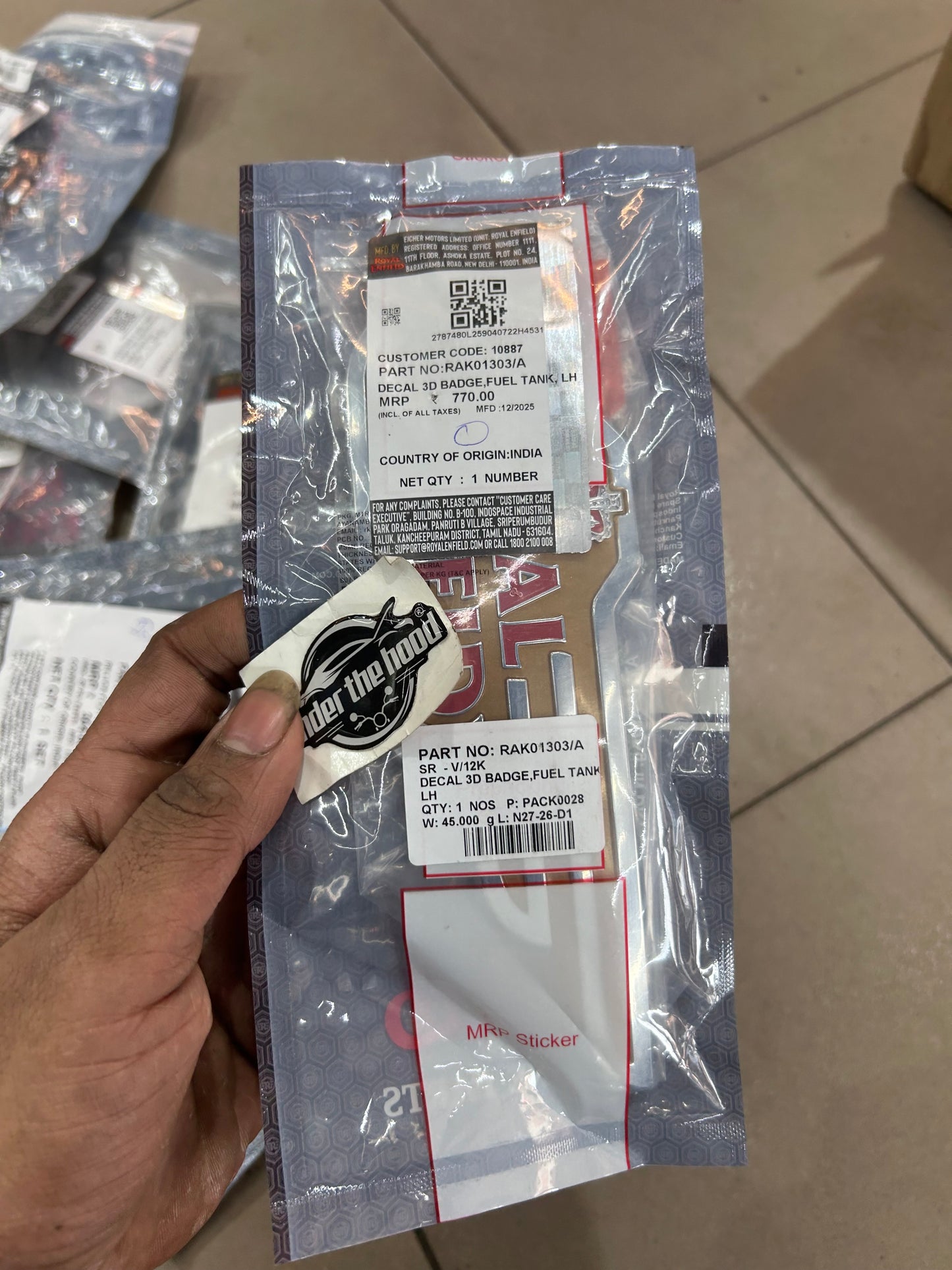 Royal Enfield RAK01303/A – 3D Fuel Tank Badge (LH) for Bullet 350 J-Series – Standard Black & Standard Maroon – Genuine OEM