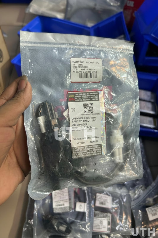 Royal Enfield Genuine USB Charger RAC01111/C for Interceptor 650 & Continental GT 650