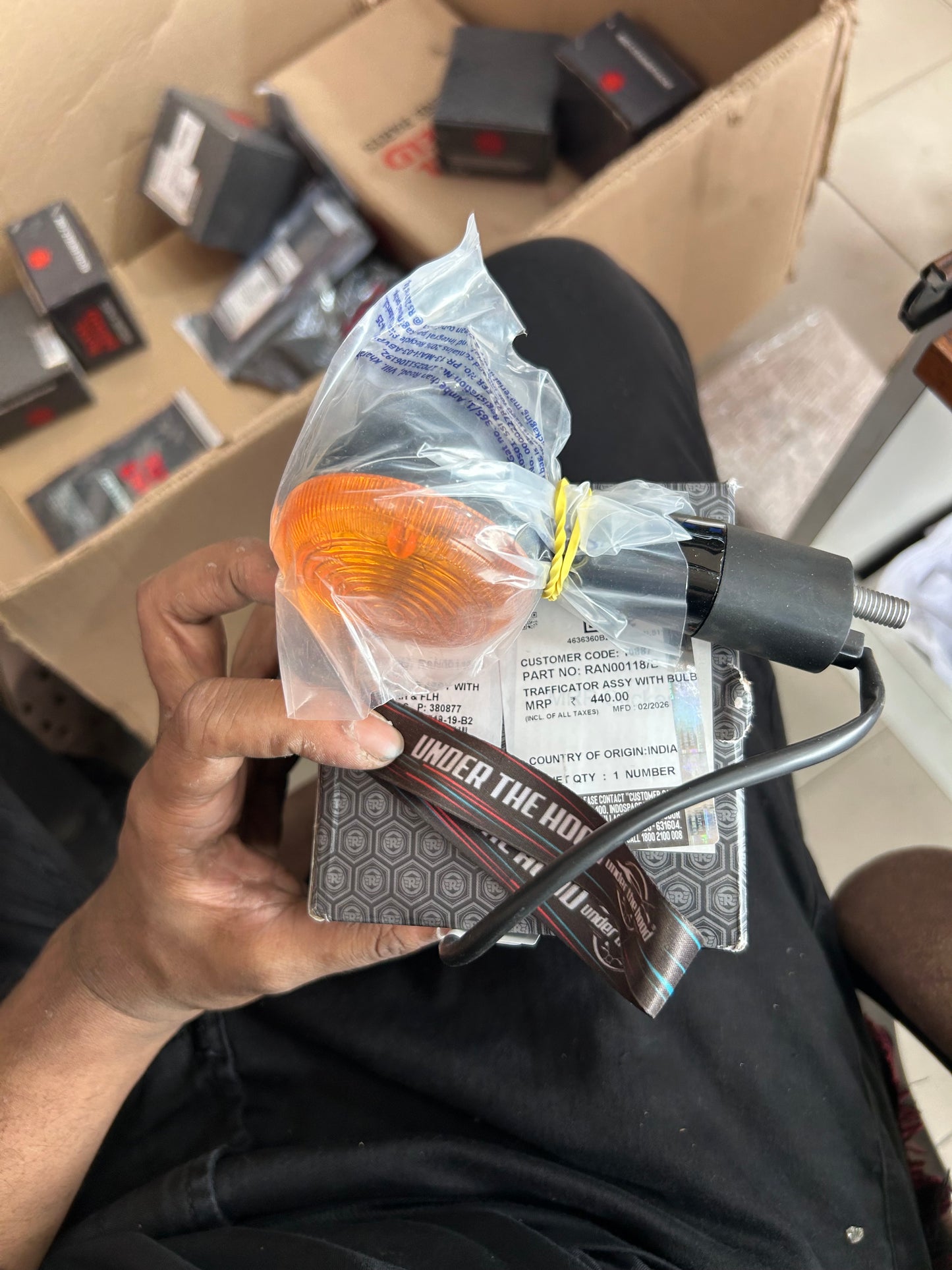 Trafficator Assembly With Bulb (Rear Right / Front Left) for Super Meteor 650 & Shotgun 650 – Genuine Royal Enfield RAN00118/B