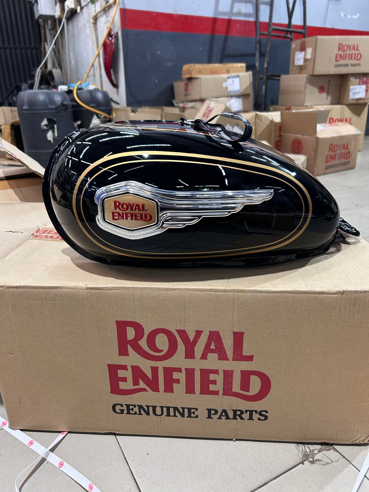 Royal Enfield Bullet 350 UCE ES Disc BS4 Standard Black Fuel Tank with Sticker – 843114