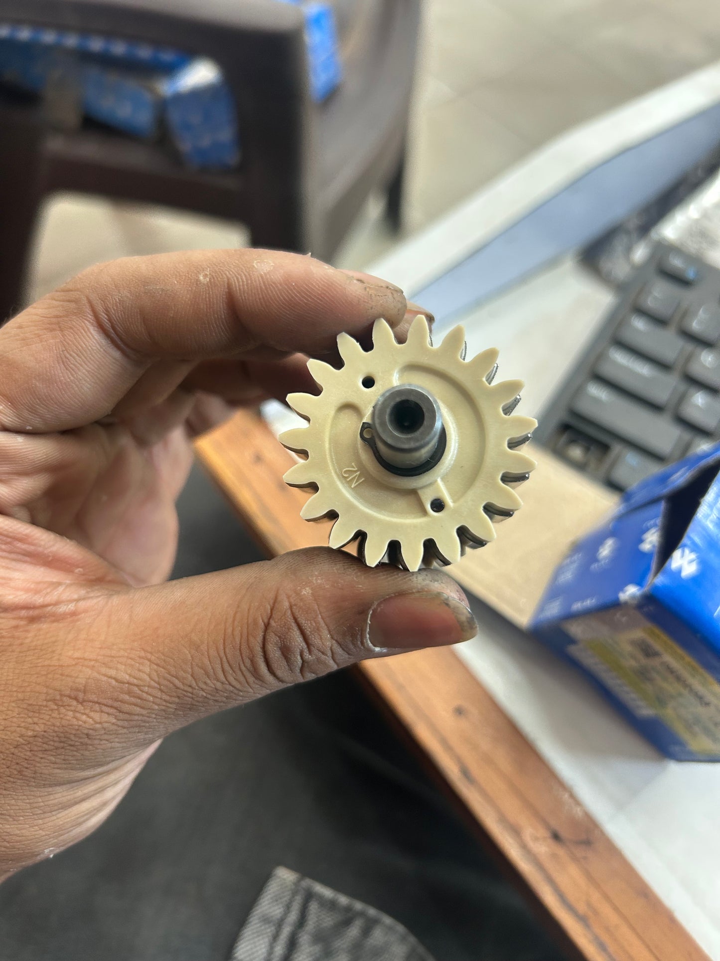 Bajaj DH102053 Balancer Idler Gear – Genuine OEM for Pulsar DTS-i Engines (125 / 150 / 180 / 220 / Avenger 220)