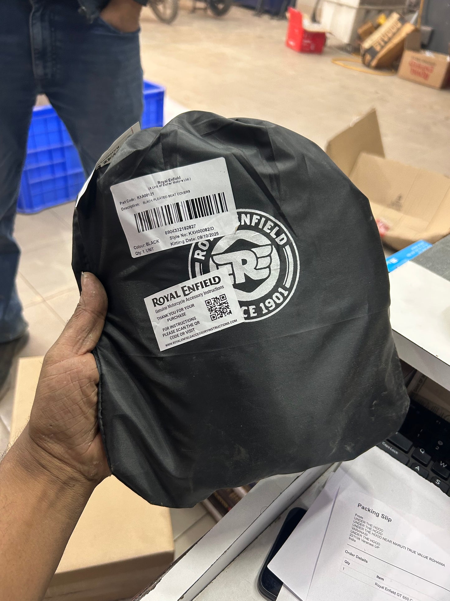 Royal Enfield Black Pleated Seat Cover KXA00121 — Genuine RE Accessory for New Classic 350 / Classic Reborn