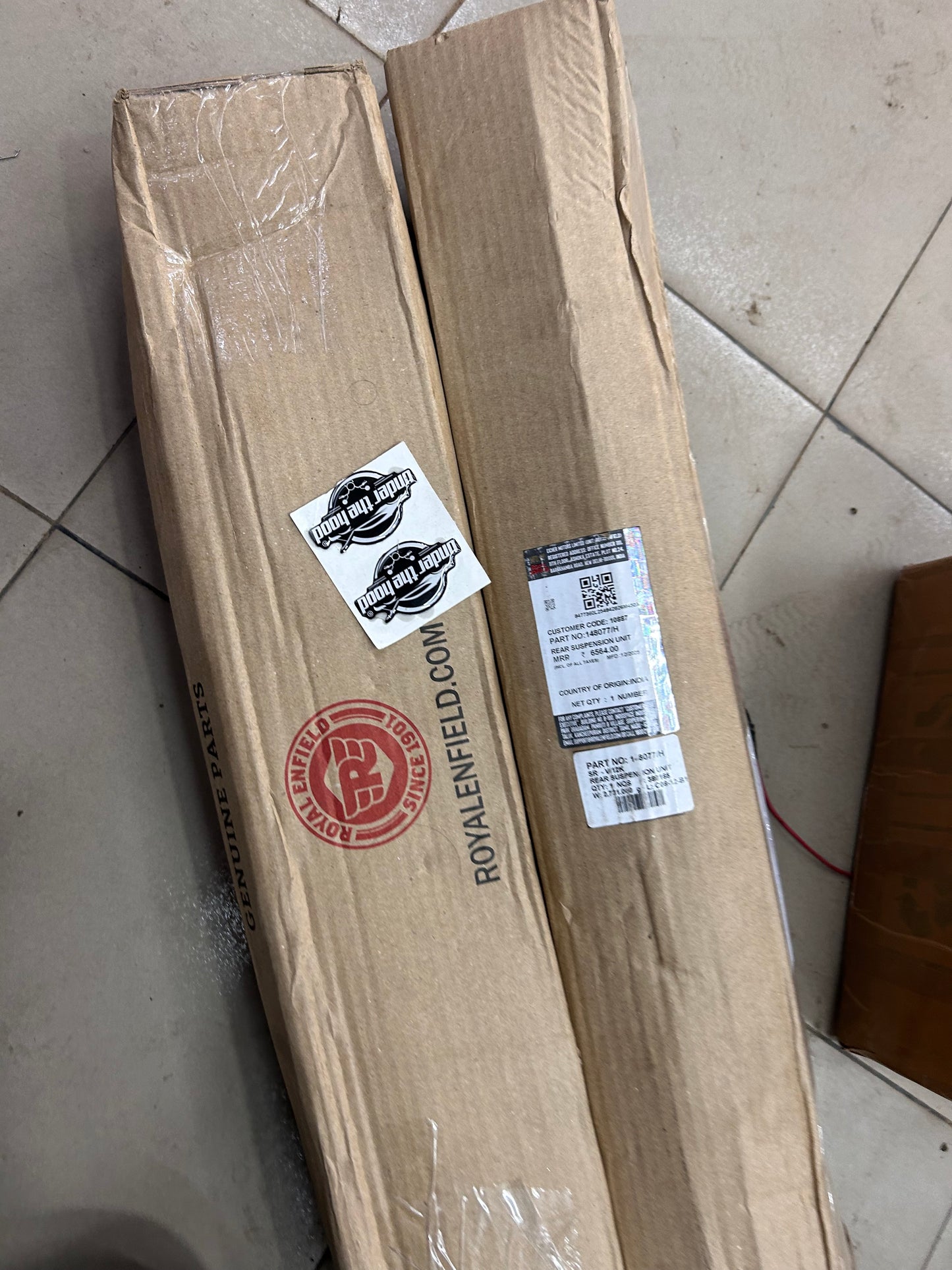 Royal Enfield Rear Suspension Unit – 148077/F | OEM Rear Shock Absorber for Interceptor 650 & Continental GT 650 (2019–2022)