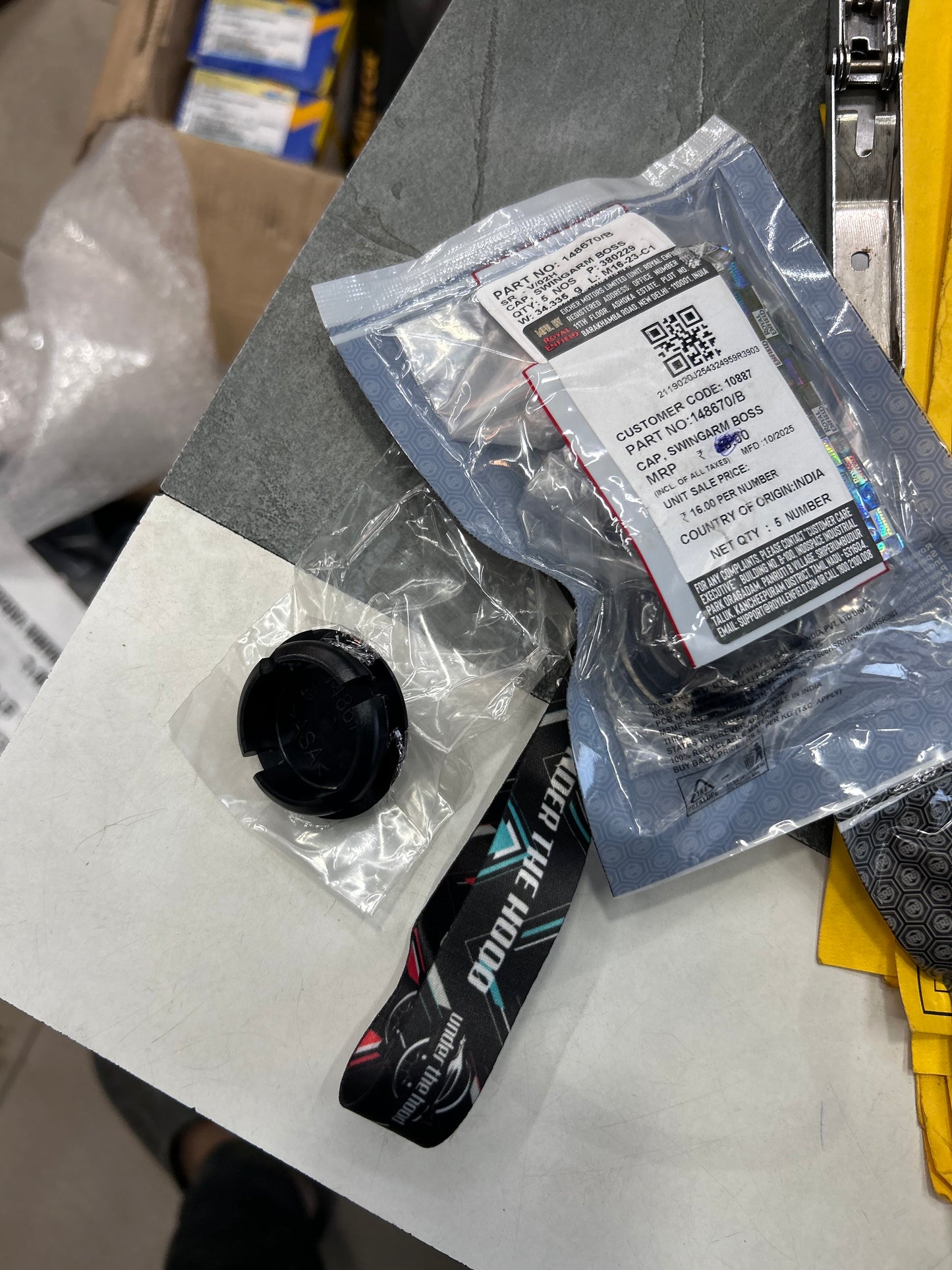 Royal Enfield Swingarm Boss Cap – 148670/B | OEM Cap for Interceptor 650 & Continental GT 650