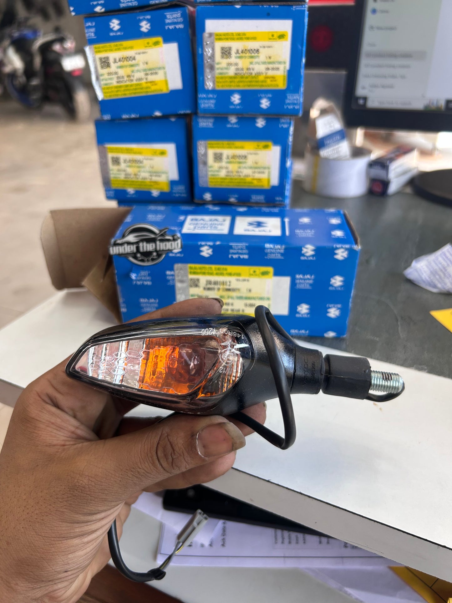 Bajaj Pulsar N160 Rear Right Indicator (RH) – JR401012 | Genuine OEM Turn Signal (2022–2023)