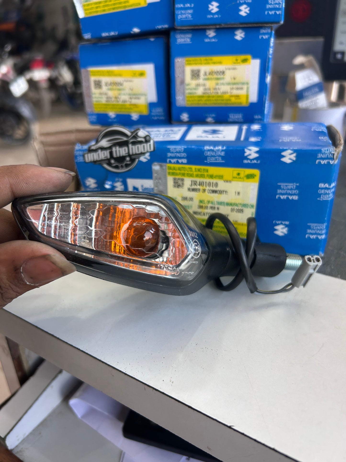 Bajaj Pulsar N160 Indicator Front Right (RH) – JR401010 | OEM Turn Signal Assembly