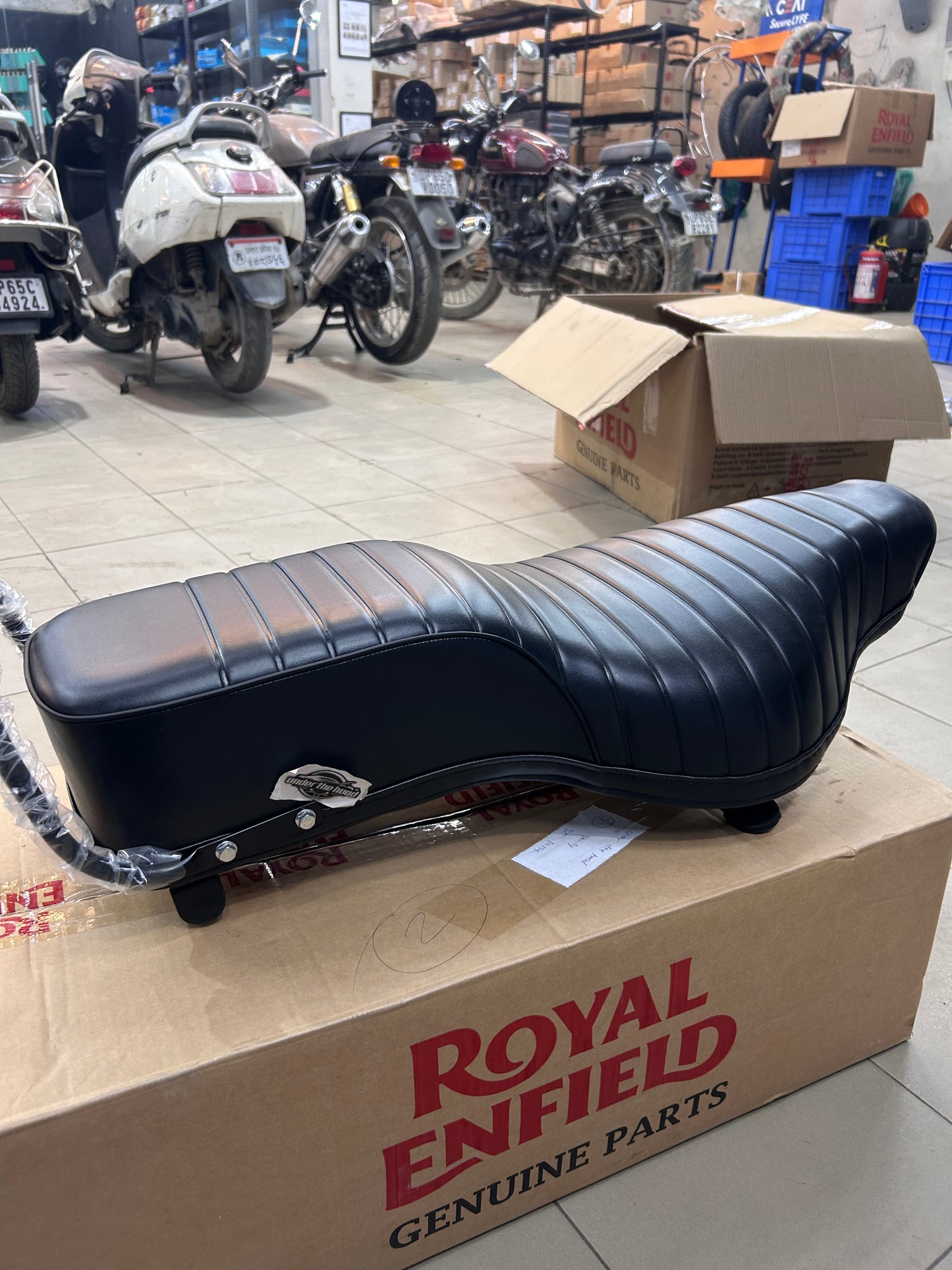 Royal Enfield 583944/B – Complete Seat Assembly for Bullet Standard 350 UCE & Electra 350 UCE – Genuine OE Dual Seat