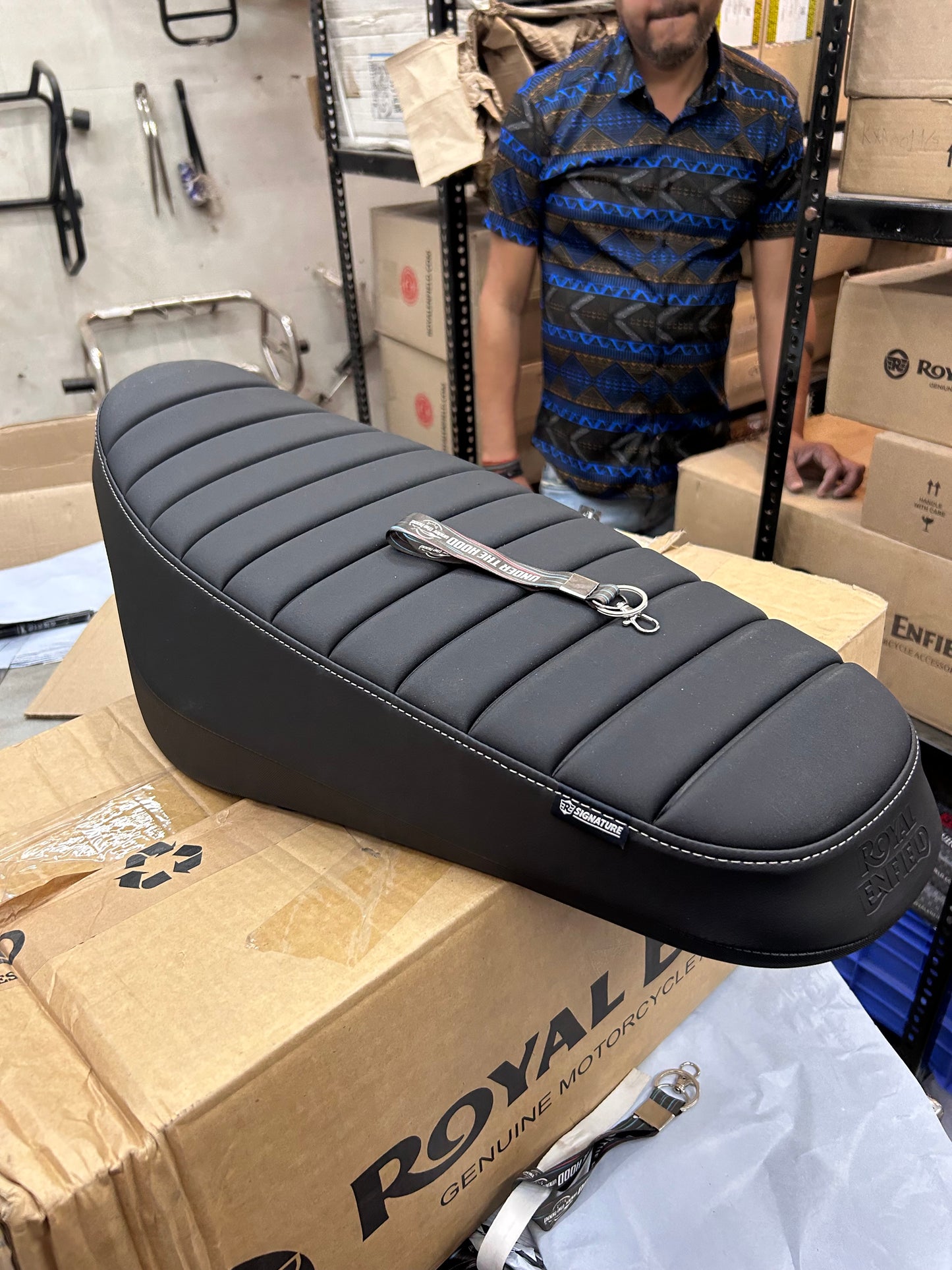 Royal Enfield Black Signature Bench Seat KXA00139 — OEM Retro-Style Seat for Hunter 350