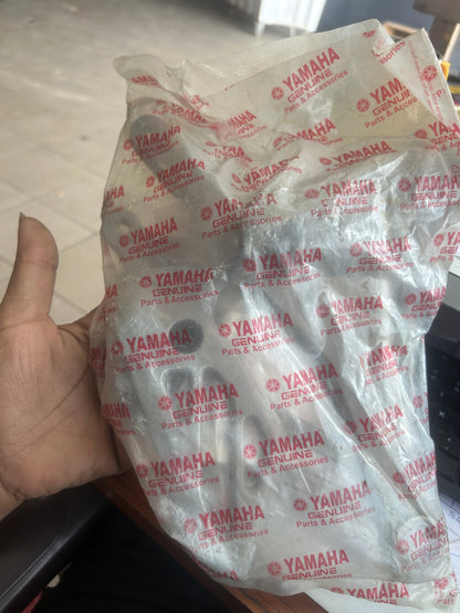 Yamaha BK7‑F7443‑00 – BRACKET 3 (Right Footrest Bracket Assembly)