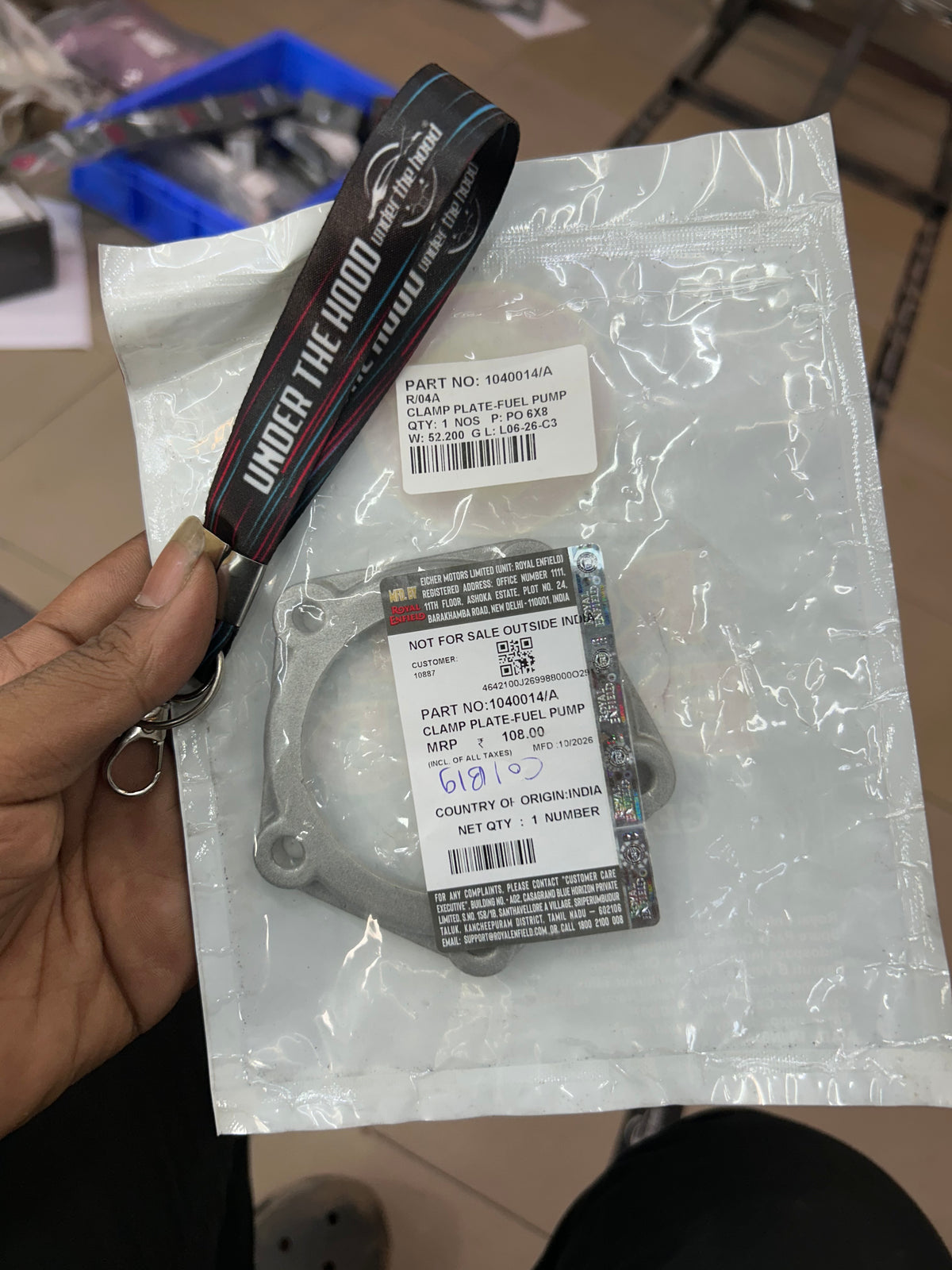 1040014/A Royal Enfield Clamp Plate – Fuel Pump | Thunderbird 500 BSIV | Genuine OEM