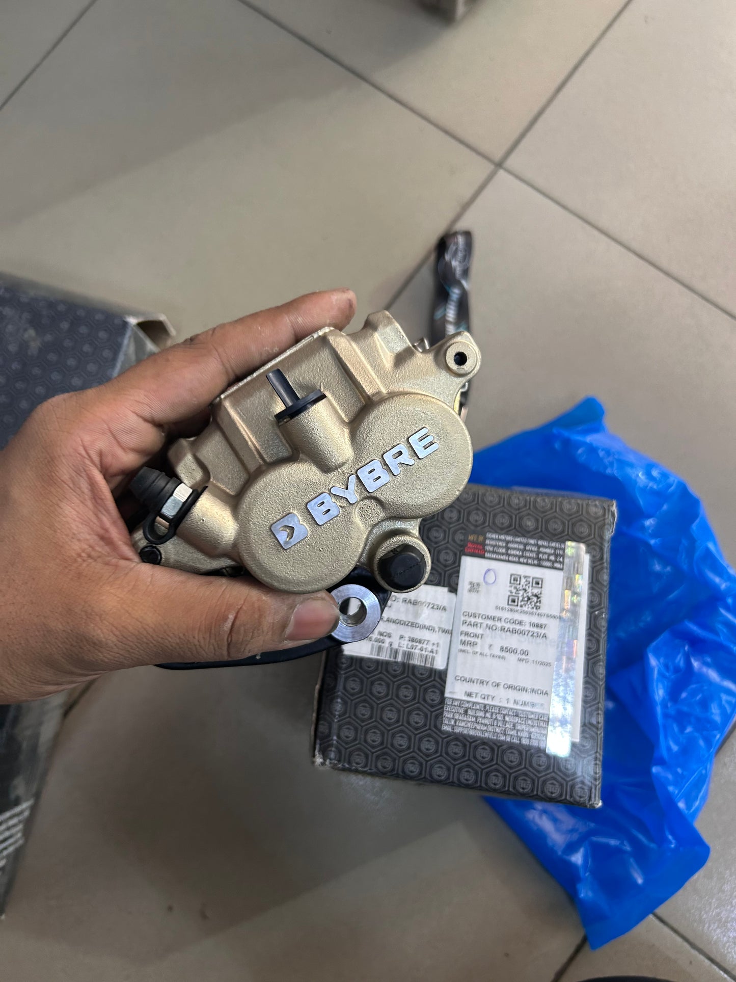 Royal Enfield RAB00723/A Front Brake Caliper Assembly (Anodized Gold) – Interceptor 650 / Continental GT 650 Twins E5 – Genuine OEM