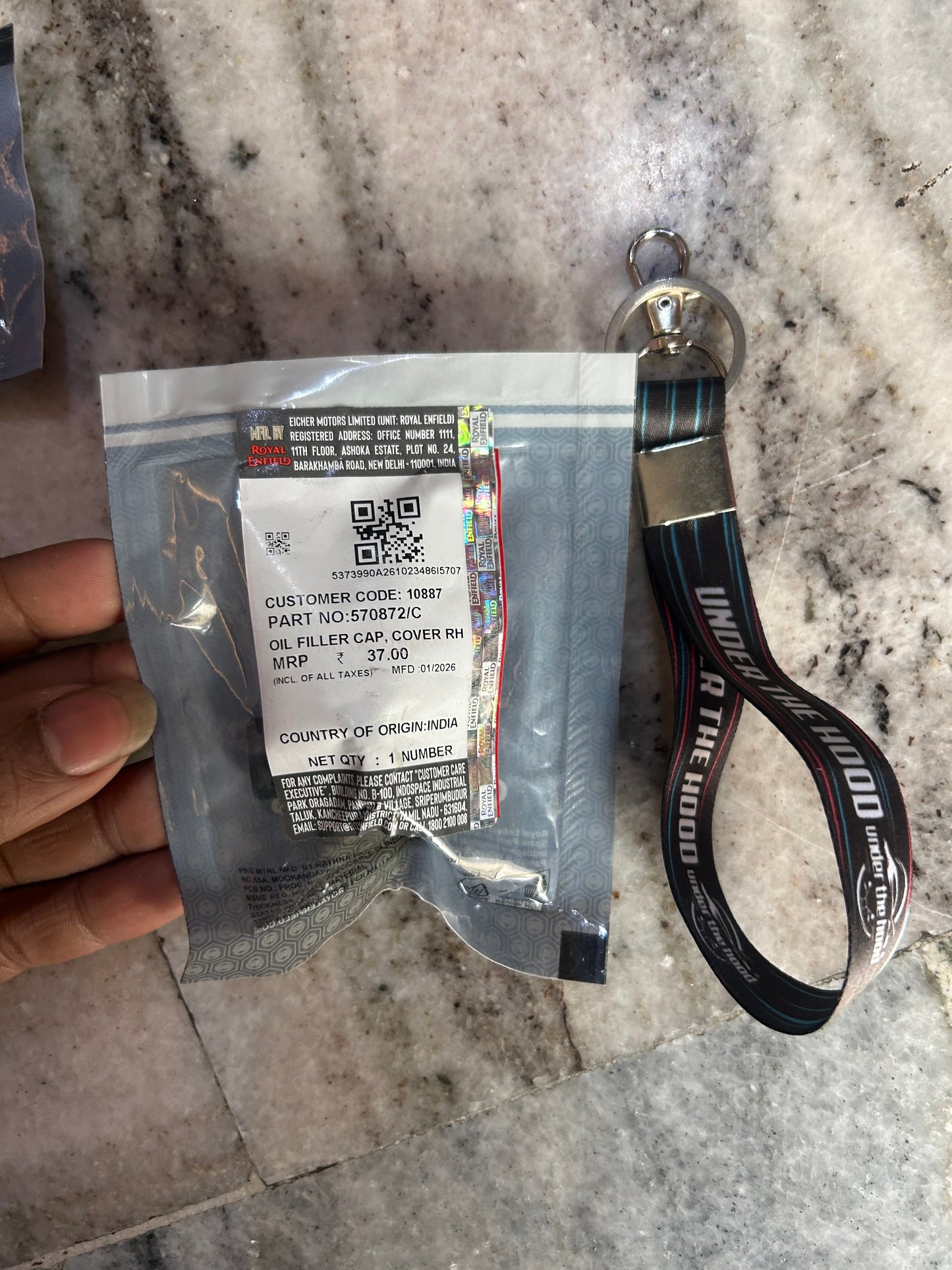 570872 – Oil Filler Cap, Cover RH (Right-Side Engine Oil Filler Cover) for Bullet 350 UCE (KS/ES), Bullet 500 UCE, Electra 350 UCE (ES), Thunderbird Twinspark (TBTS) – Genuine Royal Enfield