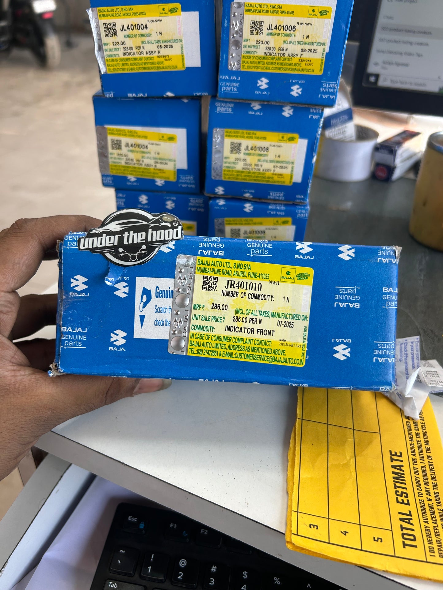 Bajaj Pulsar N160 Indicator Front Right (RH) – JR401010 | OEM Turn Signal Assembly