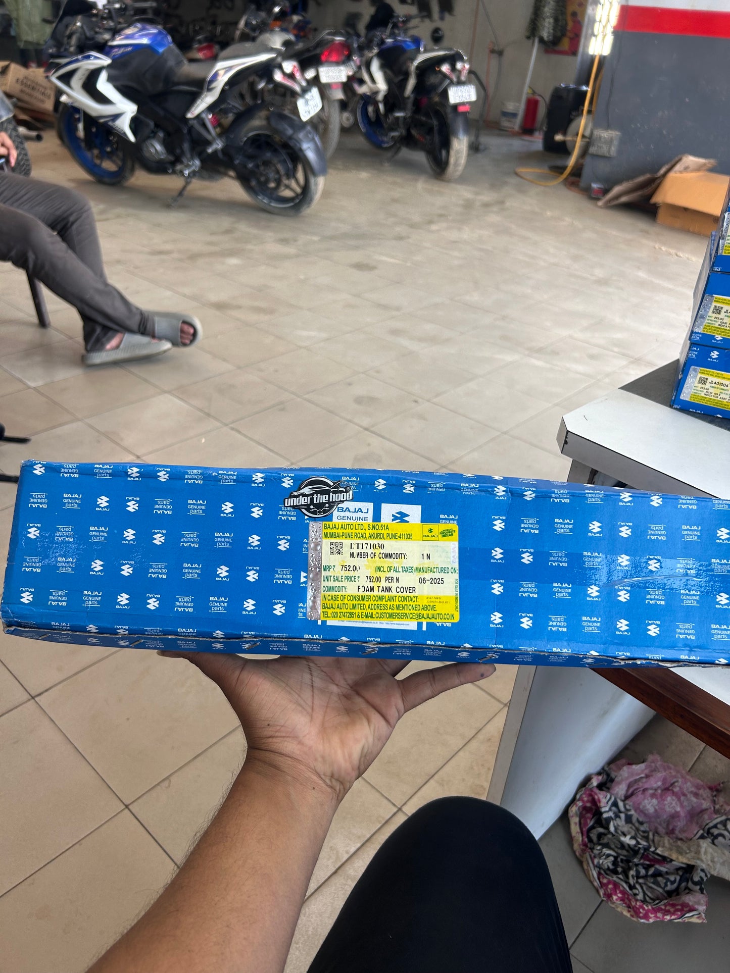 Bajaj Pulsar RS200 Foam Tank Cover (Upper) – DT171030 | OEM Protective Pad (BS3 & BS6)