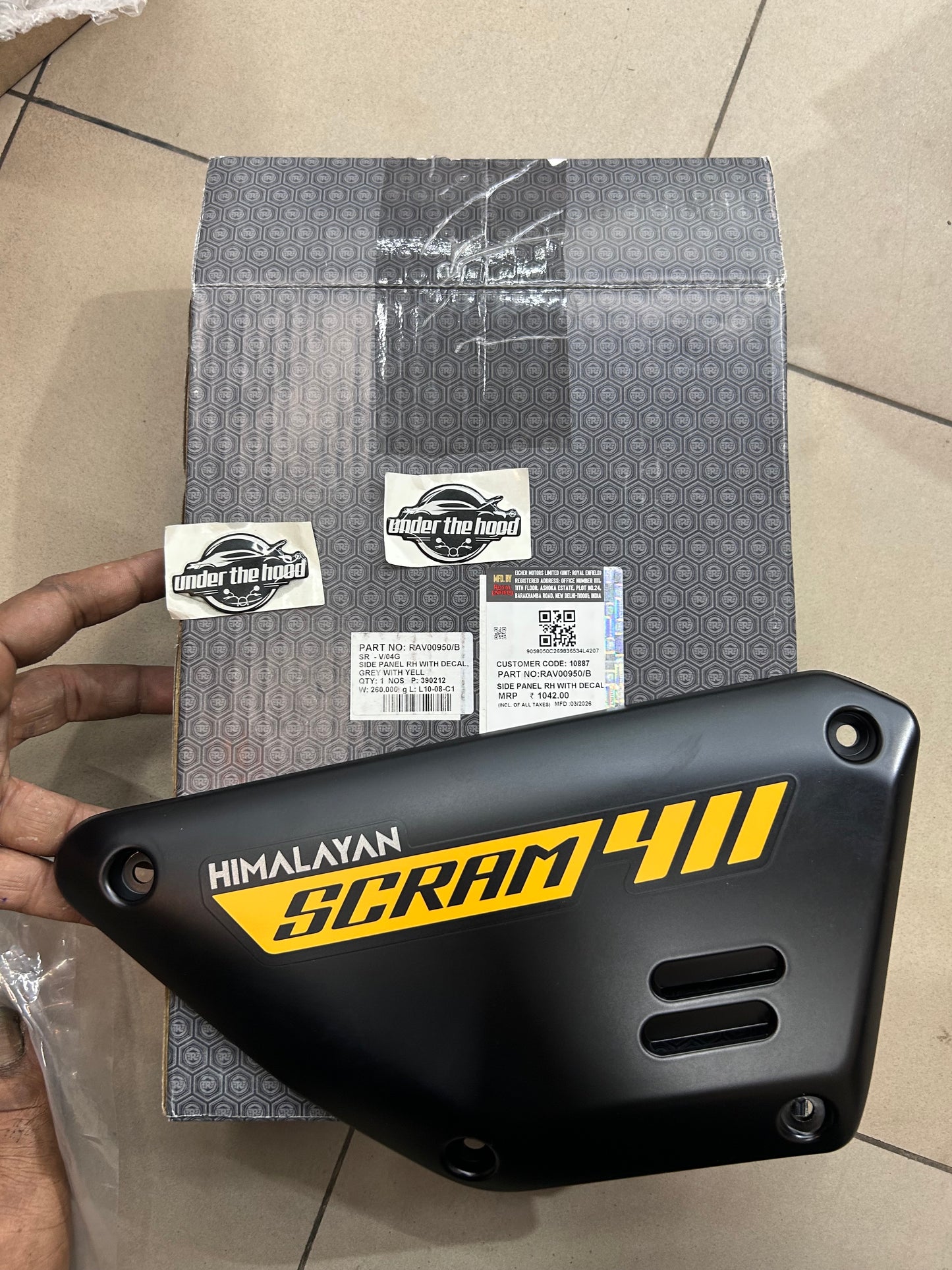 Royal Enfield RAV00950/B - Side Panel RH with Decal - Grey with Yellow (Graphite Yellow) for Scram 411 - OEM