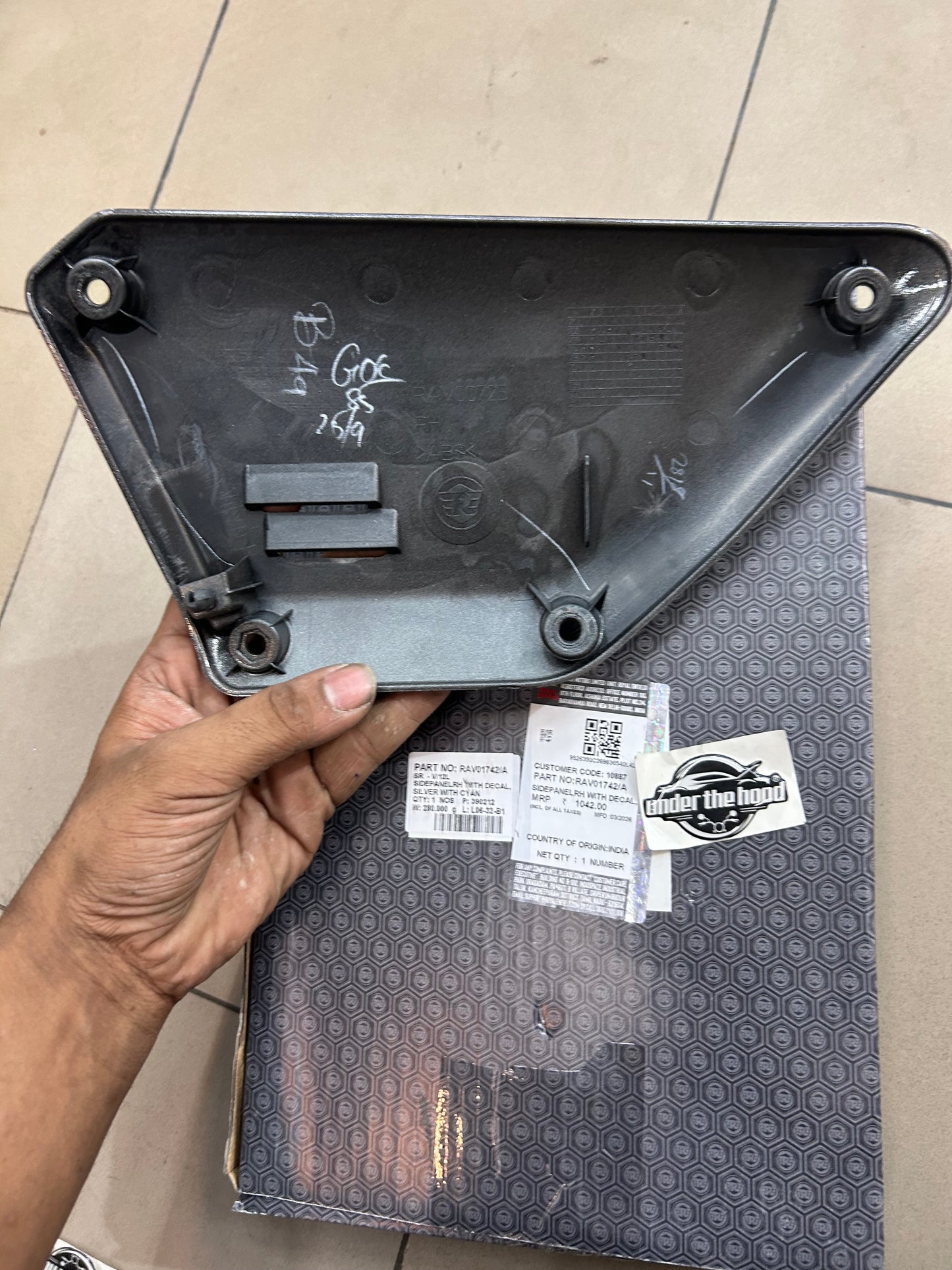 Royal Enfield RAV01742/A - Side Panel RH with Decal - SILVER WITH CYAN for Scram 440 - OEM
