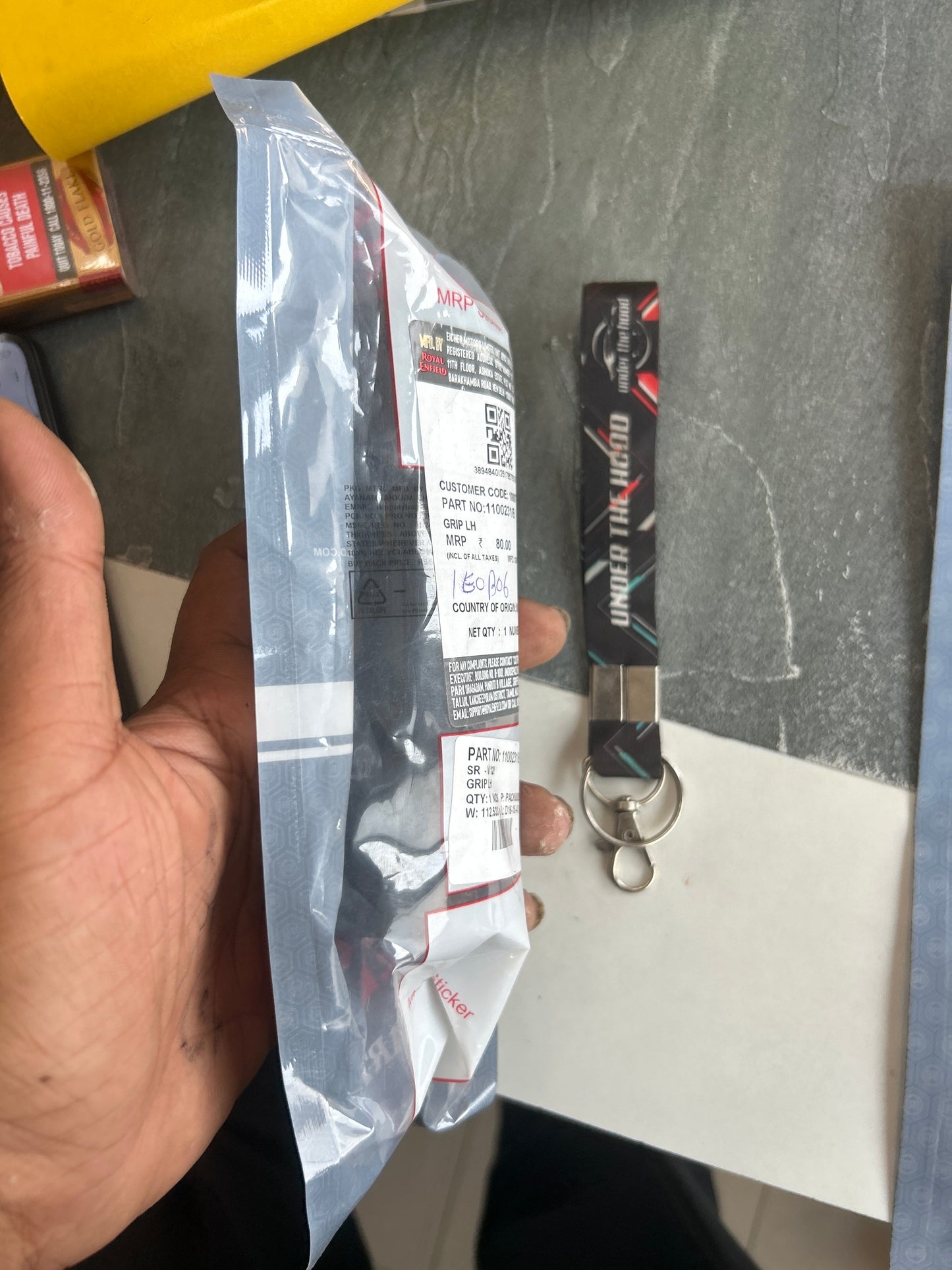 Royal Enfield Left Hand Grip – 1100231/B – OEM for J-Series (Classic Reborn, Meteor 350, Hunter 350, Bullet 350) | Retrofit for UCE 350 Models