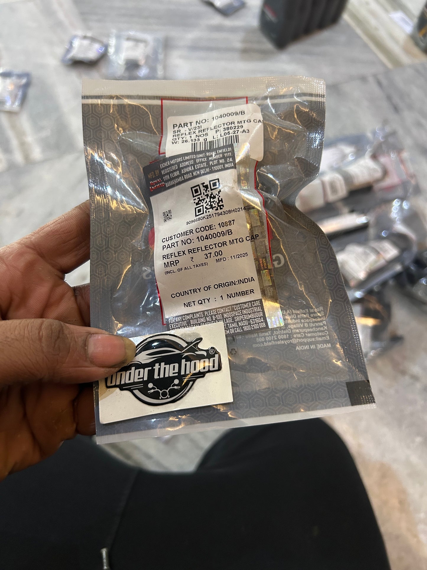 1040009/B – Reflex Reflector Mounting Cap for Royal Enfield UCE & BS4 Models (universal rear reflector mount) – Genuine OEM