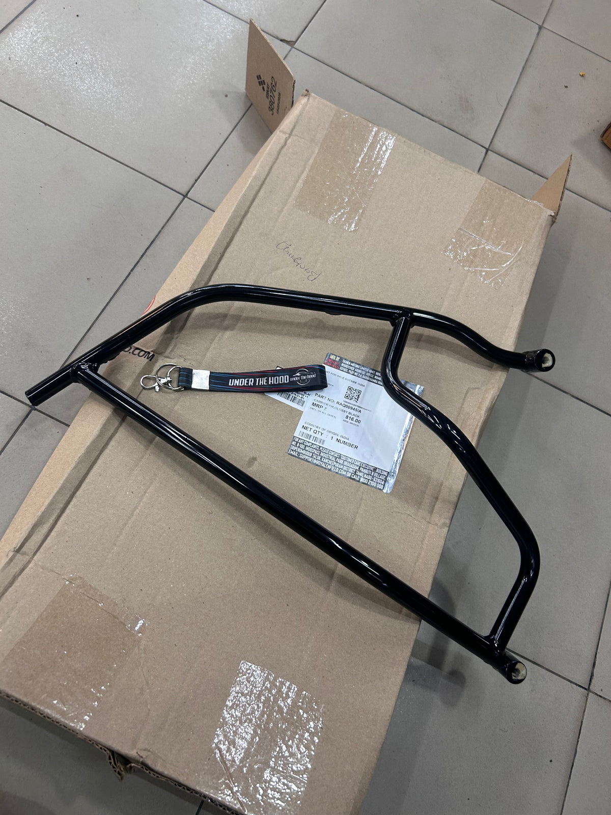 Royal Enfield RAQ00945/A – Carrier RH, Glossy Black – Right Rear Mudguard Support for Bullet 350 (J-Series, BS6) – Genuine OEM