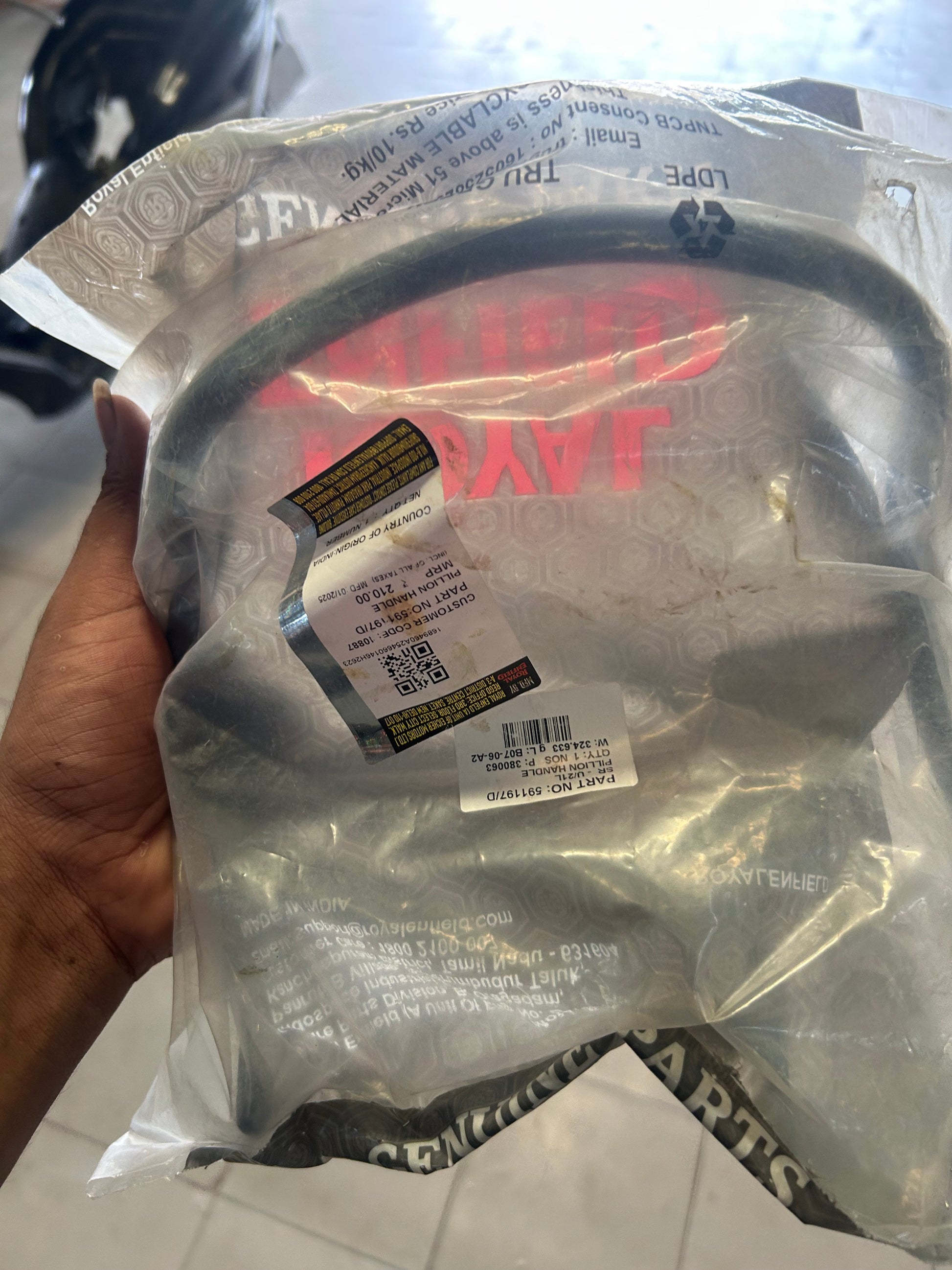 Royal Enfield 591197/D Grab Handle – Classic 350 & 500 UCE (Black)

