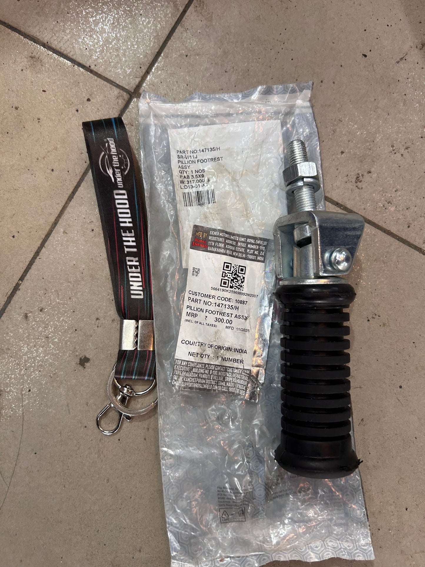 147135/H – Pillion Footrest Assembly (Complete) for Bullet 350 UCE (KS/ES), Bullet 500 UCE / Euro III–IV, Electra 350 UCE, Classic 350 UCE (same peg mount), Early Thunderbird UCE – Genuine Royal Enfield