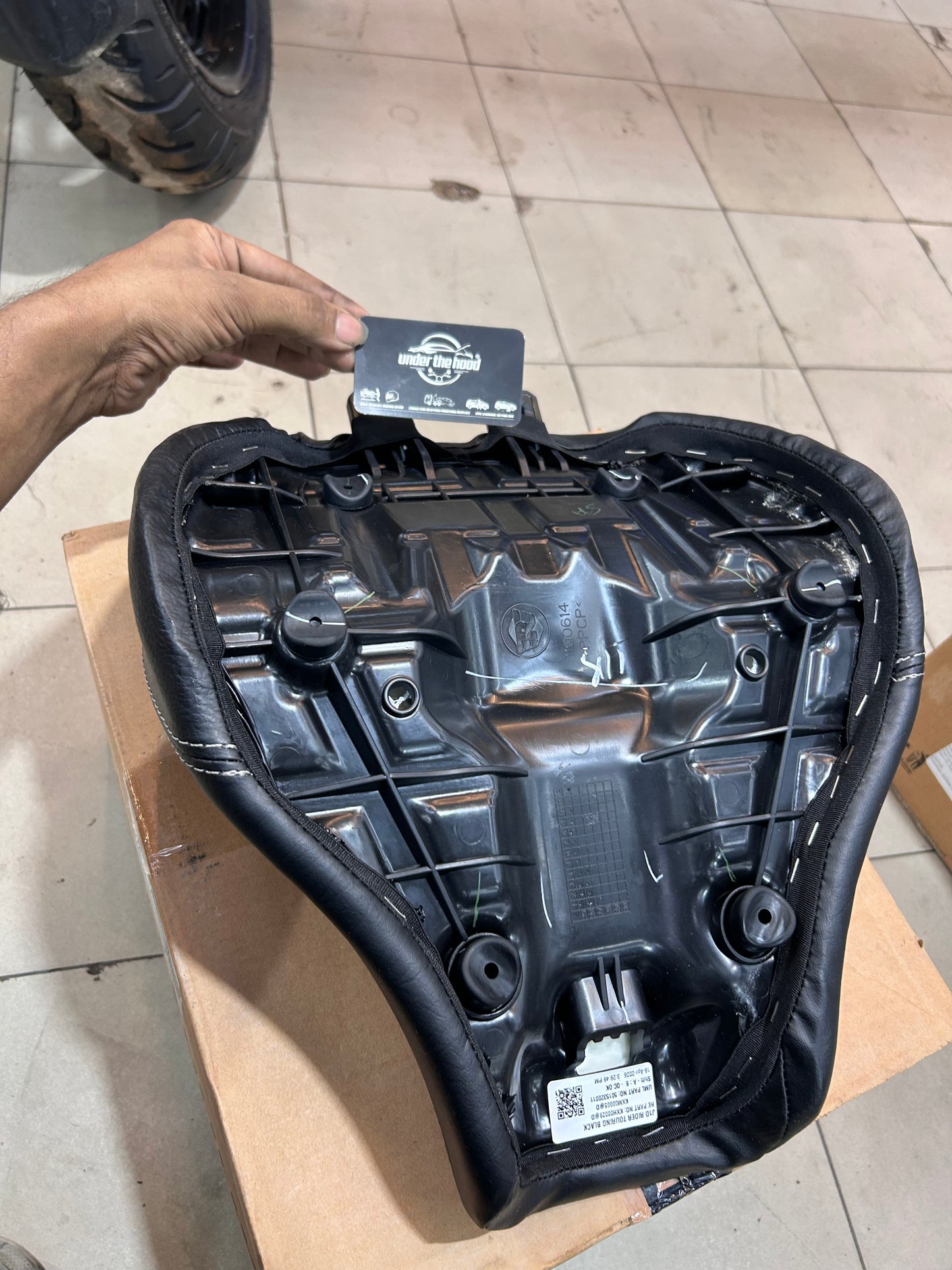 Black Touring Rider Seat for Meteor 350 – Genuine Royal Enfield KXA00073