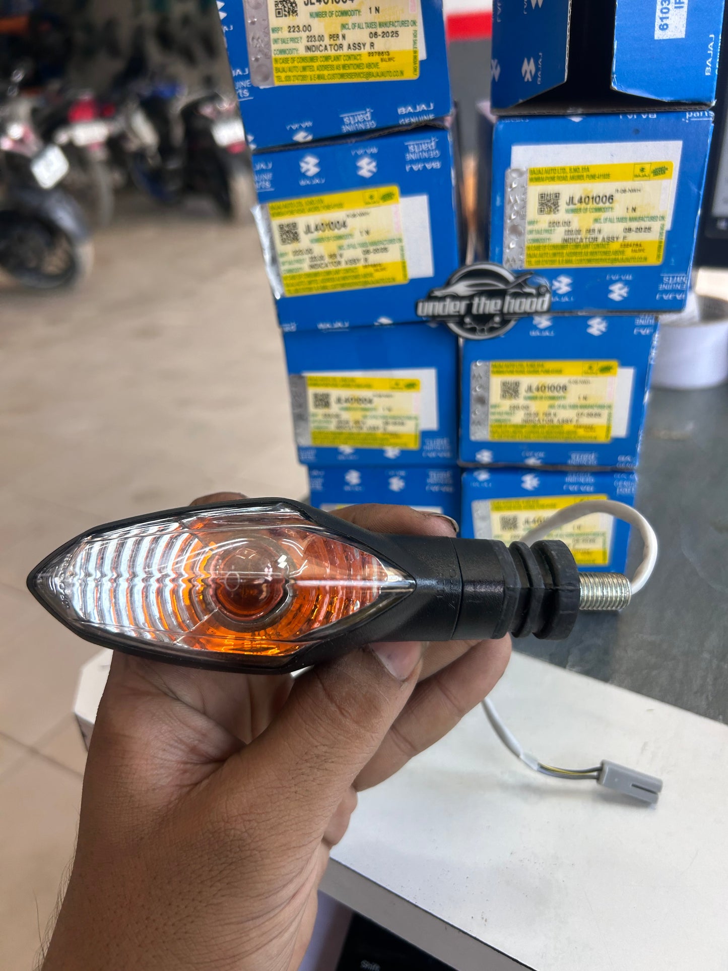 Bajaj Pulsar Indicator Assembly – JL401006 | Front Right (RH) & Rear Left (LH) OEM (NS160, NS200, AS150, AS200, 200NS)