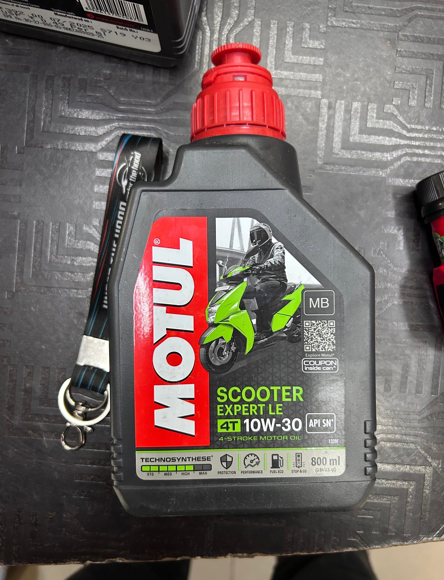 Motul Scooter Expert LE 10W-30 Semi-Synthetic Engine Oil – Technosynthese® (600ml / 800ml, API SN, JASO MB)