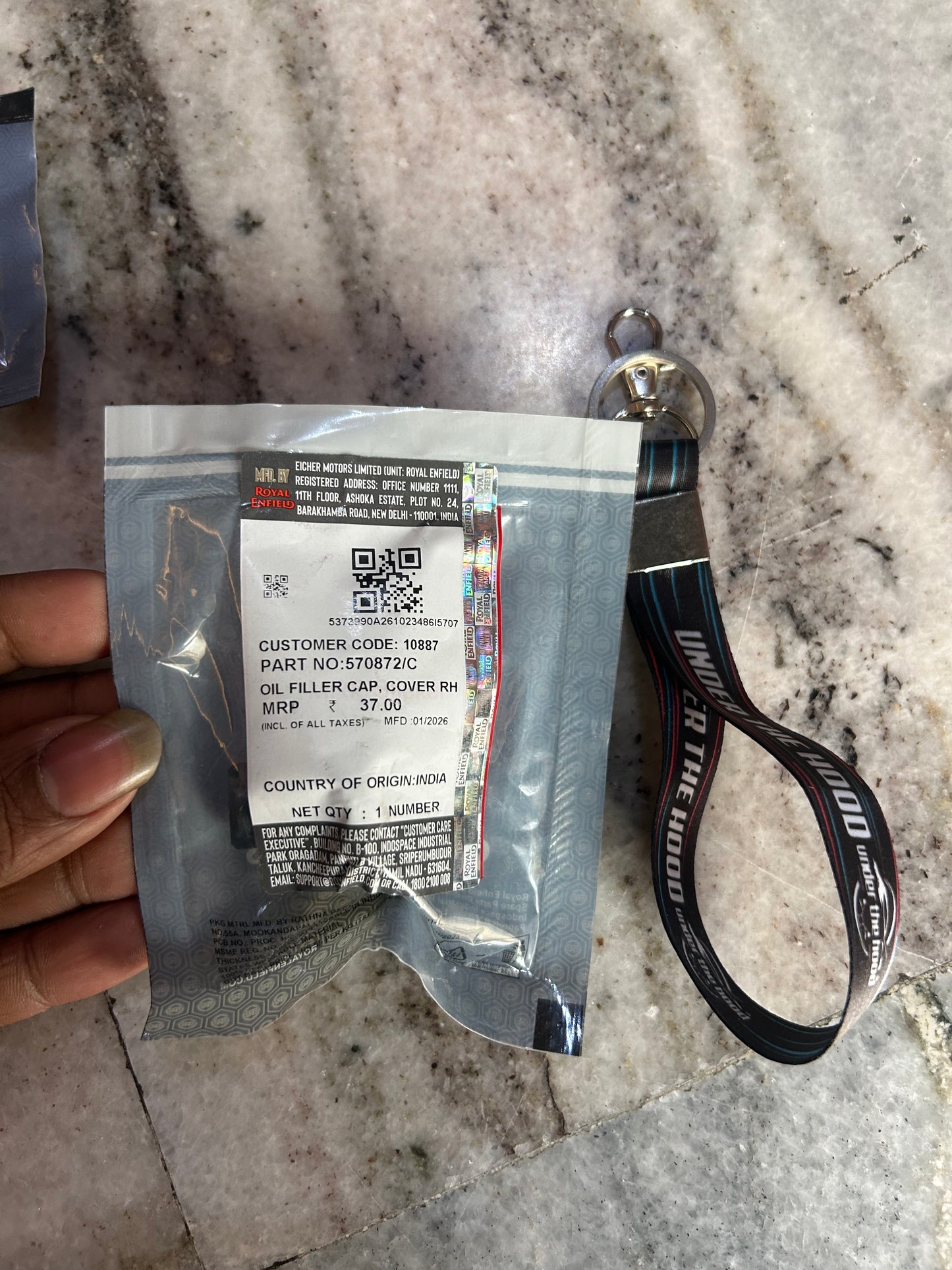 570872 – Oil Filler Cap, Cover RH (Right-Side Engine Oil Filler Cover) for Bullet 350 UCE (KS/ES), Bullet 500 UCE, Electra 350 UCE (ES), Thunderbird Twinspark (TBTS) – Genuine Royal Enfield