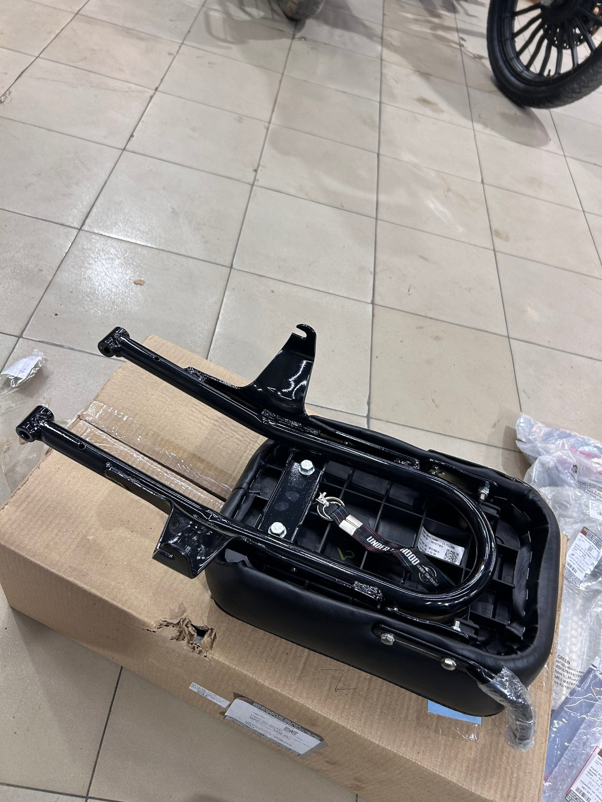 Genuine Royal Enfield Classic 350 UCE / Classic 500 EFI C5 Black Pillion Passenger Seat Sub-Assembly – 597447