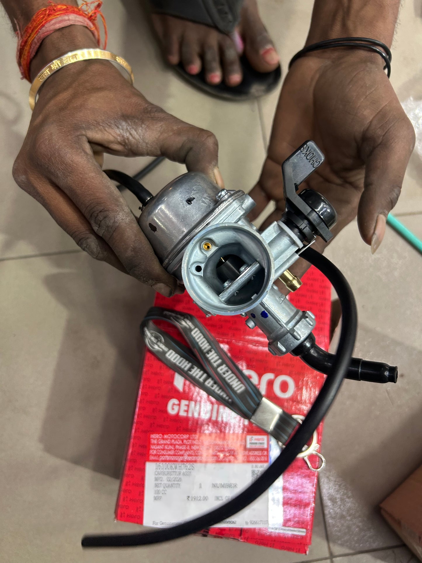 Hero Genuine Carburettor Assembly (Carburetor Assy) for Splendor+ / Passion Plus | Part No 16100KCC942S New Part Number 16100KWH762S