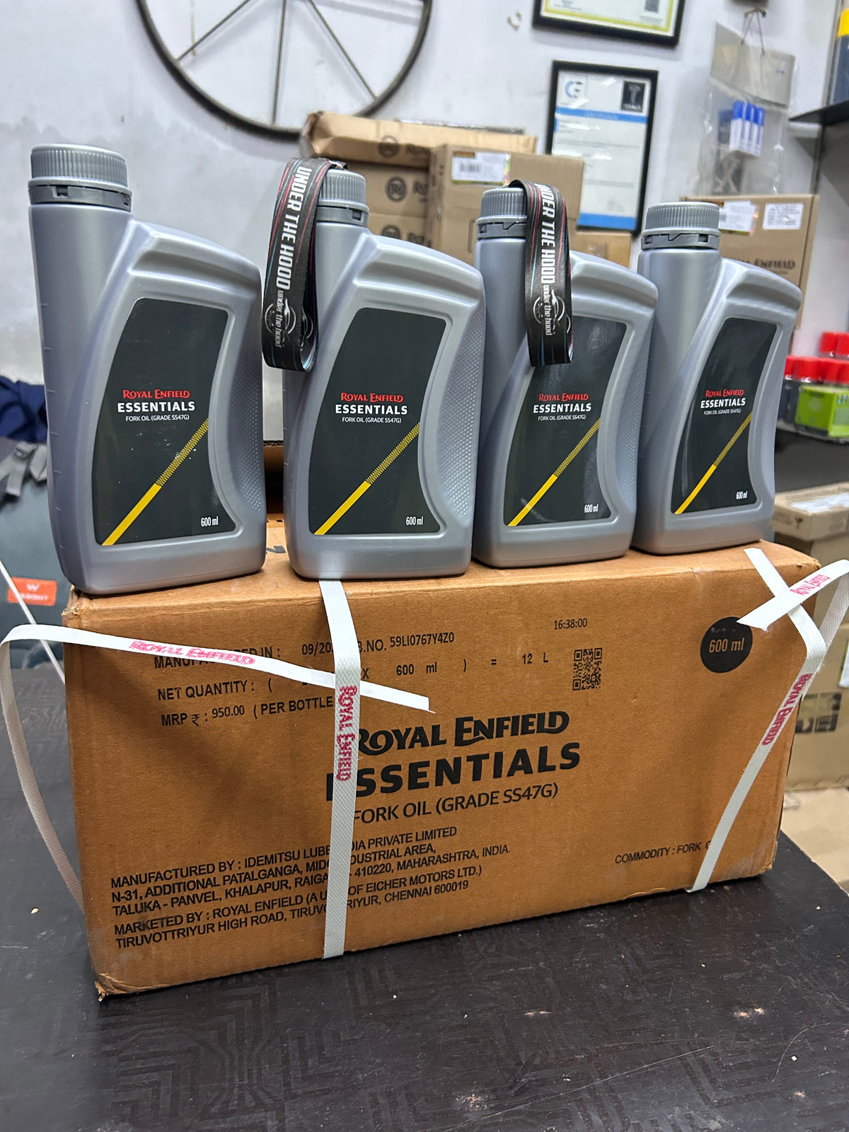 Royal Enfield 3600073 – SS-47G Front Fork Oil (Sherpa 450 & 650 Twin USD Forks – Himalayan 450 / Guerrilla 450 / Super Meteor 650 / Shotgun 650 / Bear 650)