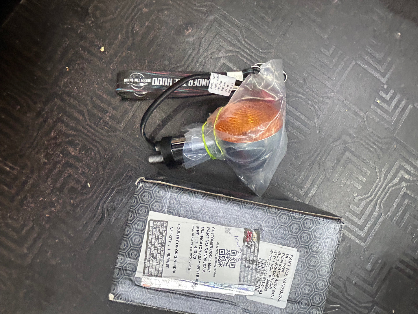 Royal Enfield RAN00382/A – Chrome Trafficator Assembly with Bulb (FRH & RLH) | OEM for Meteor 350 (Supernova Beige) & Classic Reborn