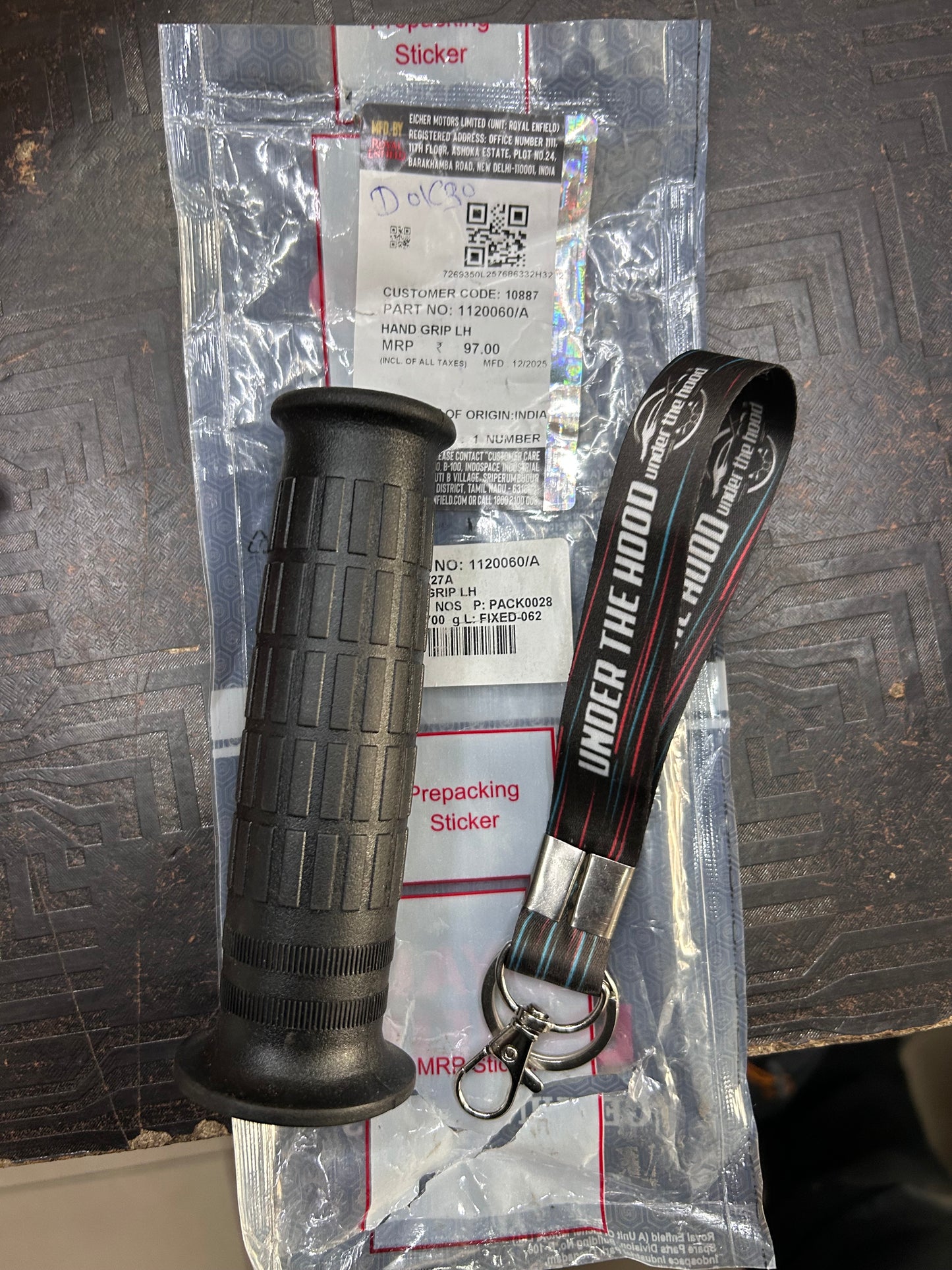 Royal Enfield 1120060/A – Left Hand Grip for Counter Weight – Thunderbird X 350 & Thunderbird X 500 (BS4)