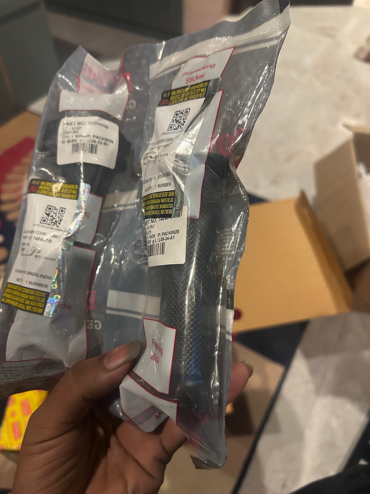 Royal Enfield Handle Grip Set (148447/B & 148481/A) – Genuine Throttle & Clutch Side Grips for Interceptor 650 / Continental GT 650