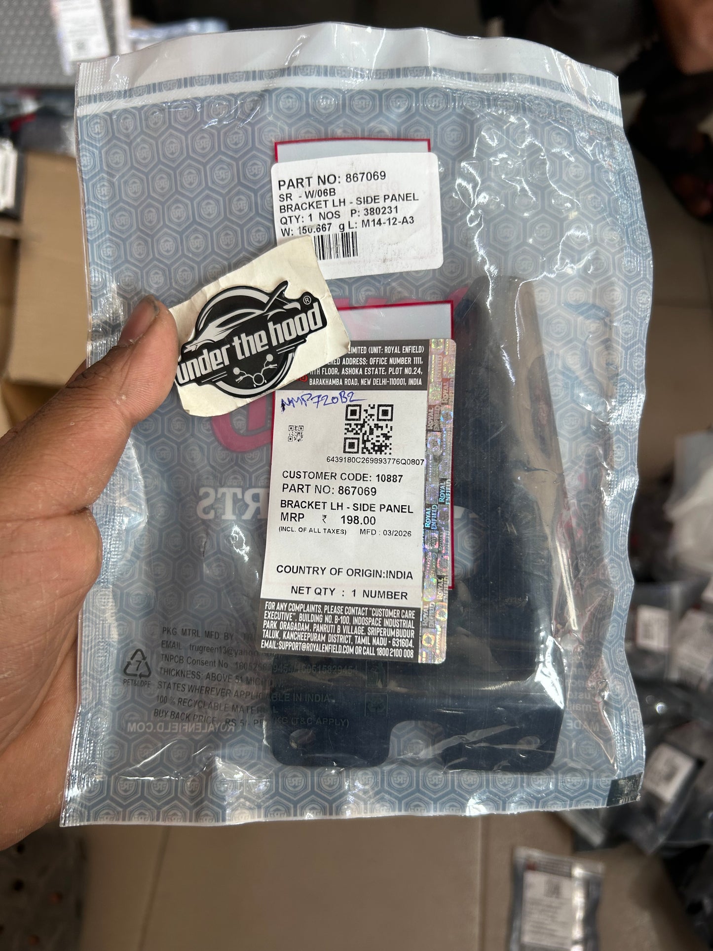 Royal Enfield 867069 — Bracket LH – Side Panel (LH Side Cover Bracket) for Continental GT 535 (UCE 535) — Genuine OEM