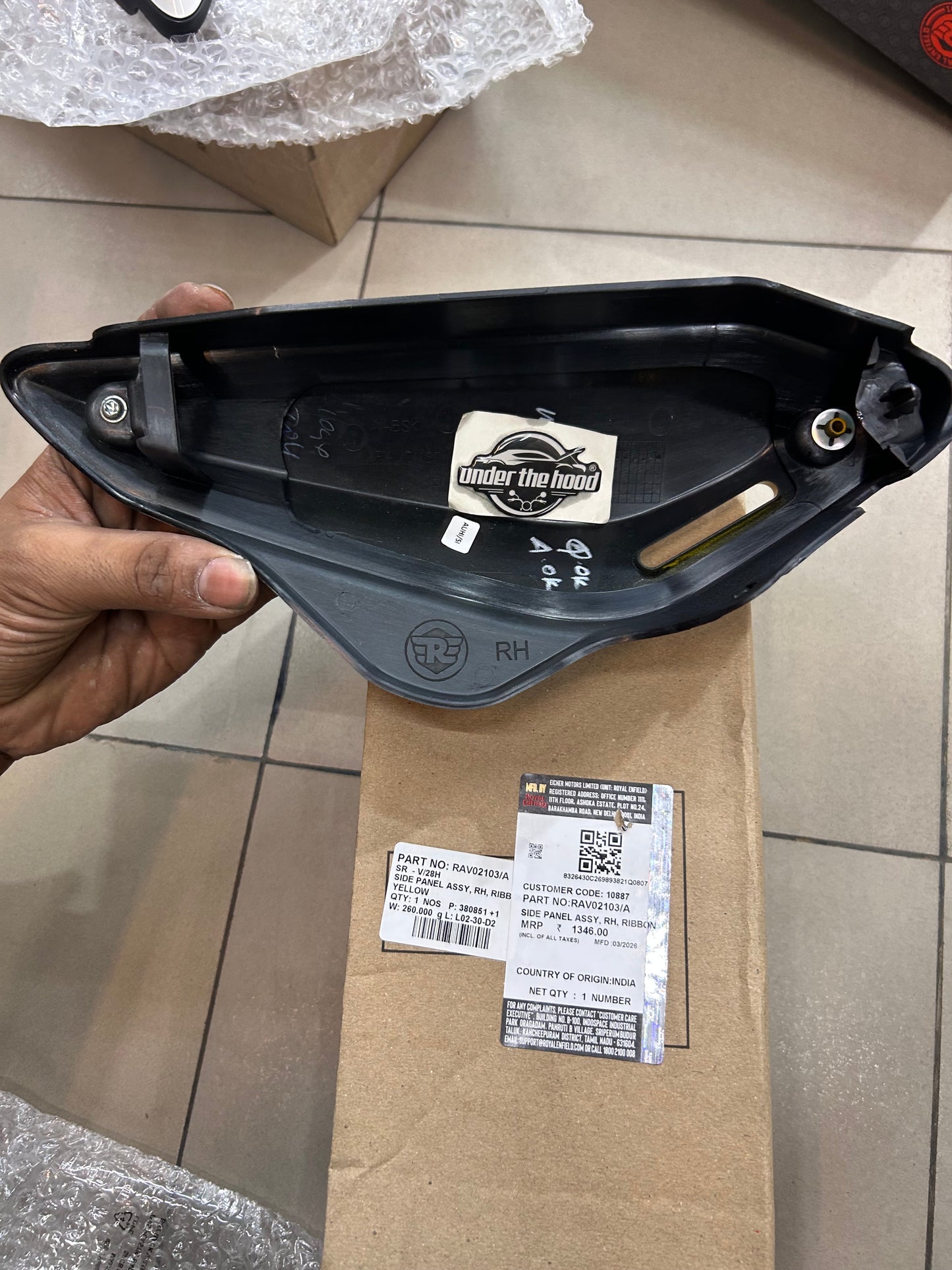 Royal Enfield RAV02103 – Side Panel Assy, RH, Ribbon Yellow for Guerrilla 450 (BS6) – Genuine OEM