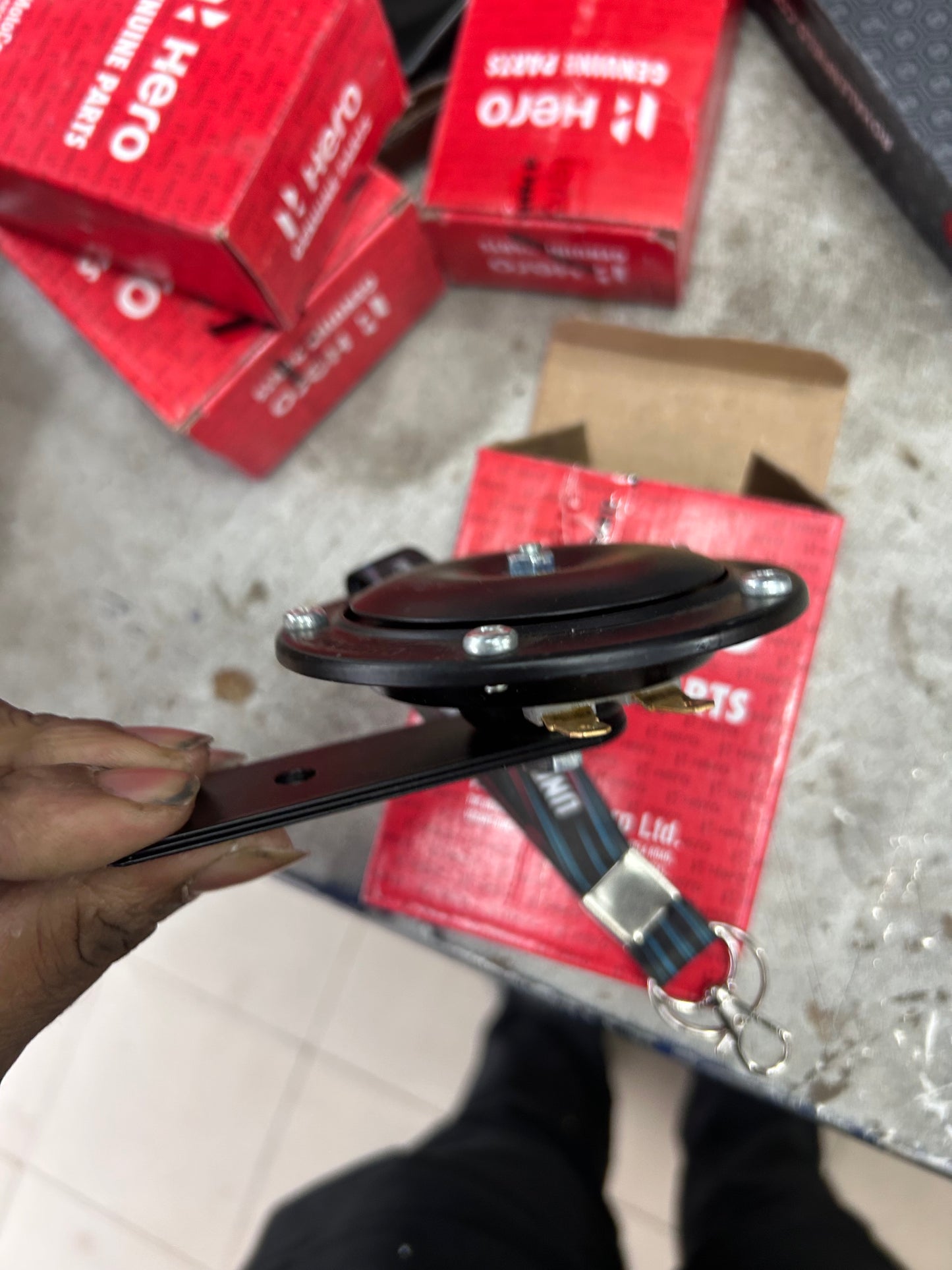 Hero Genuine Horn Complete High 38110KCC900S for Passion Plus / Ambition 135 / Xtreme (CBZ)