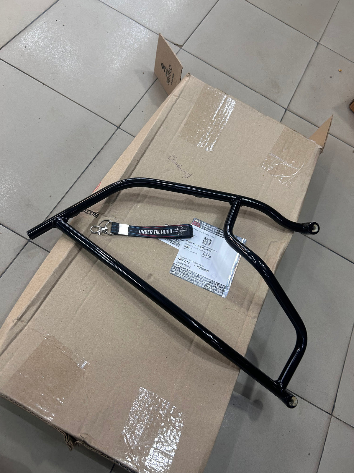 Royal Enfield RAQ00945/A – Carrier RH, Glossy Black – Right Rear Mudguard Support for Bullet 350 (J-Series, BS6) – Genuine OEM