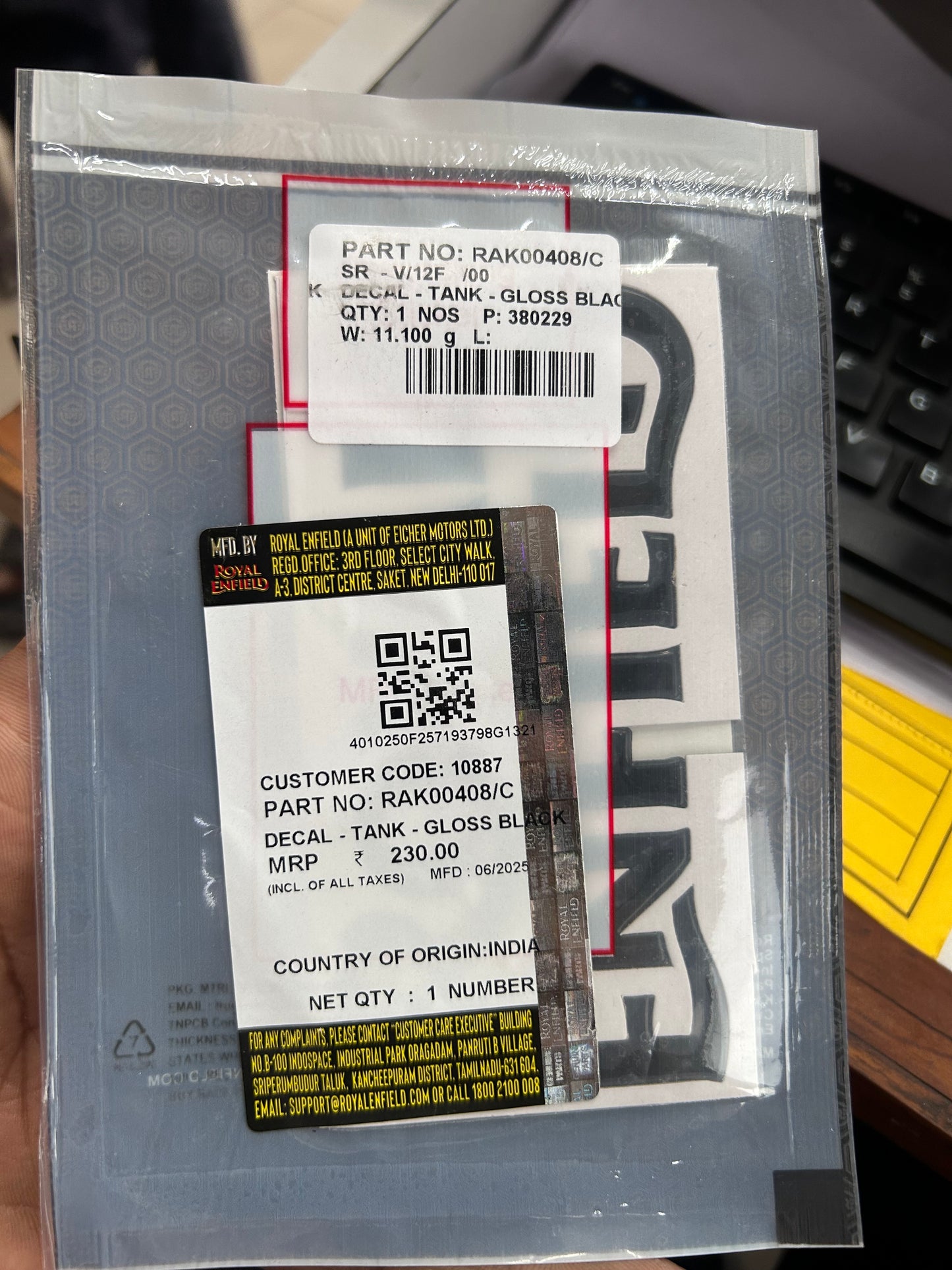 Royal Enfield RAK00408/C – Tank Decal (Gloss Black) | Genuine OEM Sticker for Classic 350 Dark Stealth