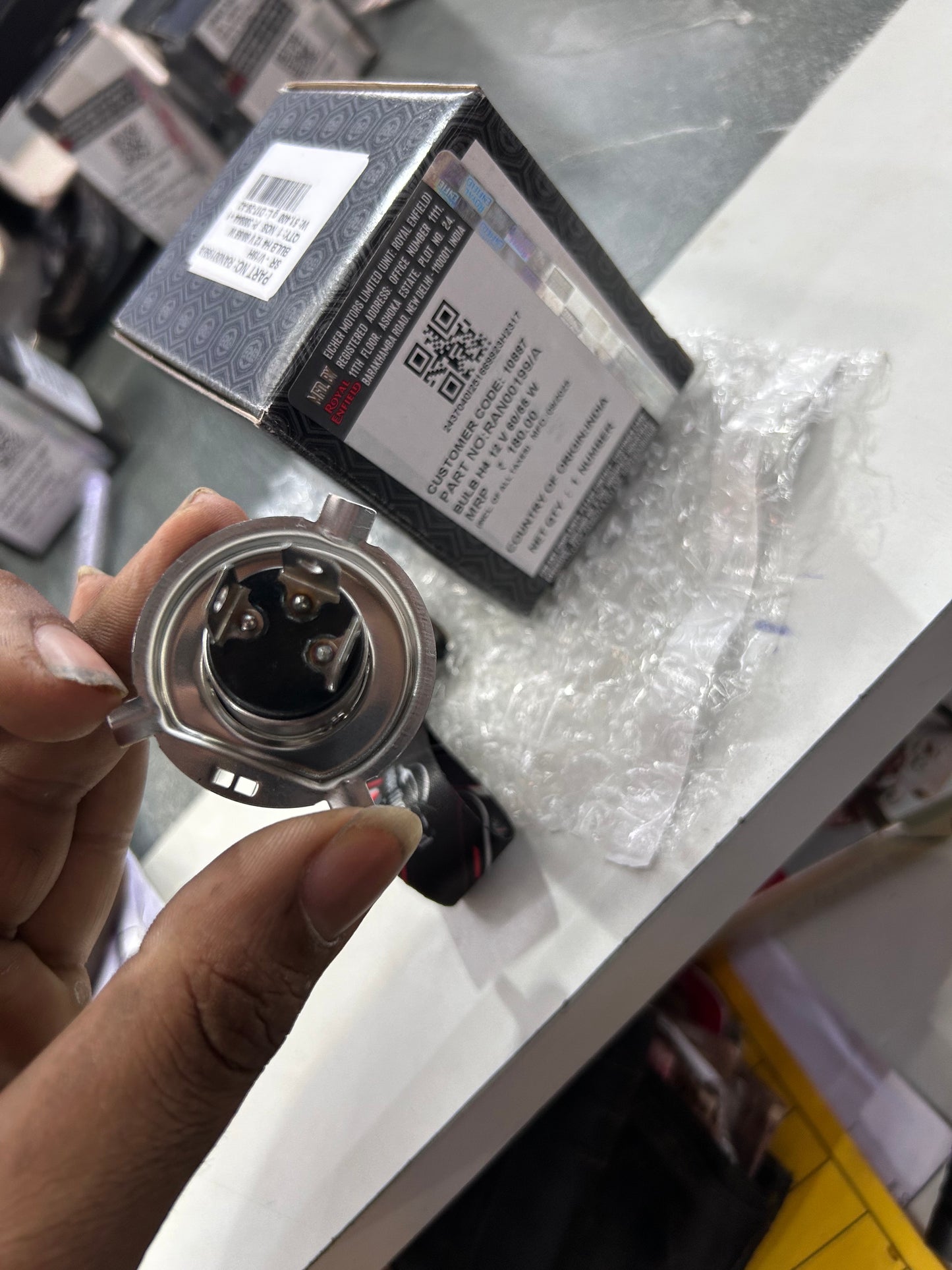 Royal Enfield RAN00199/A – OEM Headlamp Bulb H4 12V 60/55W for Reborn / New Bullet & All Bikes with H4 Socket