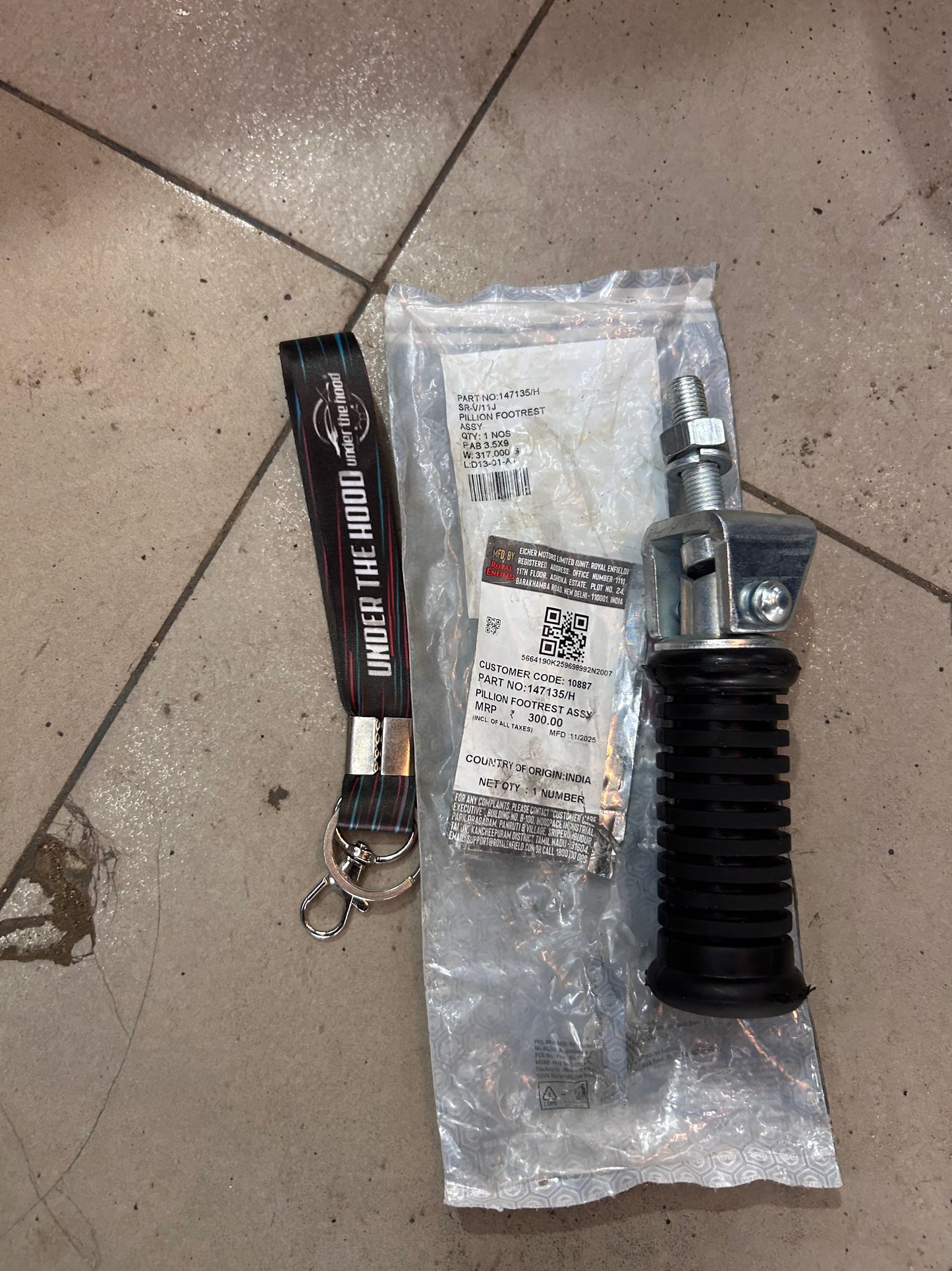 147135/H – Pillion Footrest Assembly (Complete) for Bullet 350 UCE (KS/ES), Bullet 500 UCE / Euro III–IV, Electra 350 UCE, Classic 350 UCE (same peg mount), Early Thunderbird UCE – Genuine Royal Enfield