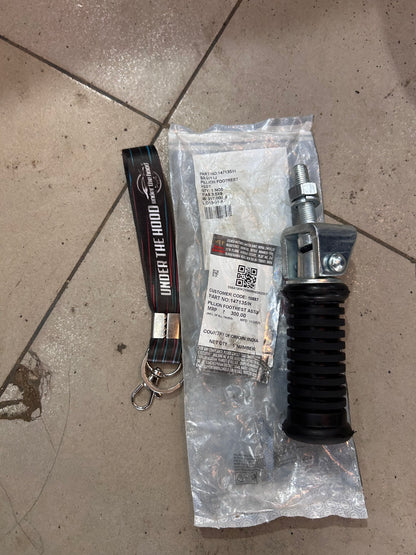 147135/H – Pillion Footrest Assembly (Complete) for Bullet 350 UCE (KS/ES), Bullet 500 UCE / Euro III–IV, Electra 350 UCE, Classic 350 UCE (same peg mount), Early Thunderbird UCE – Genuine Royal Enfield