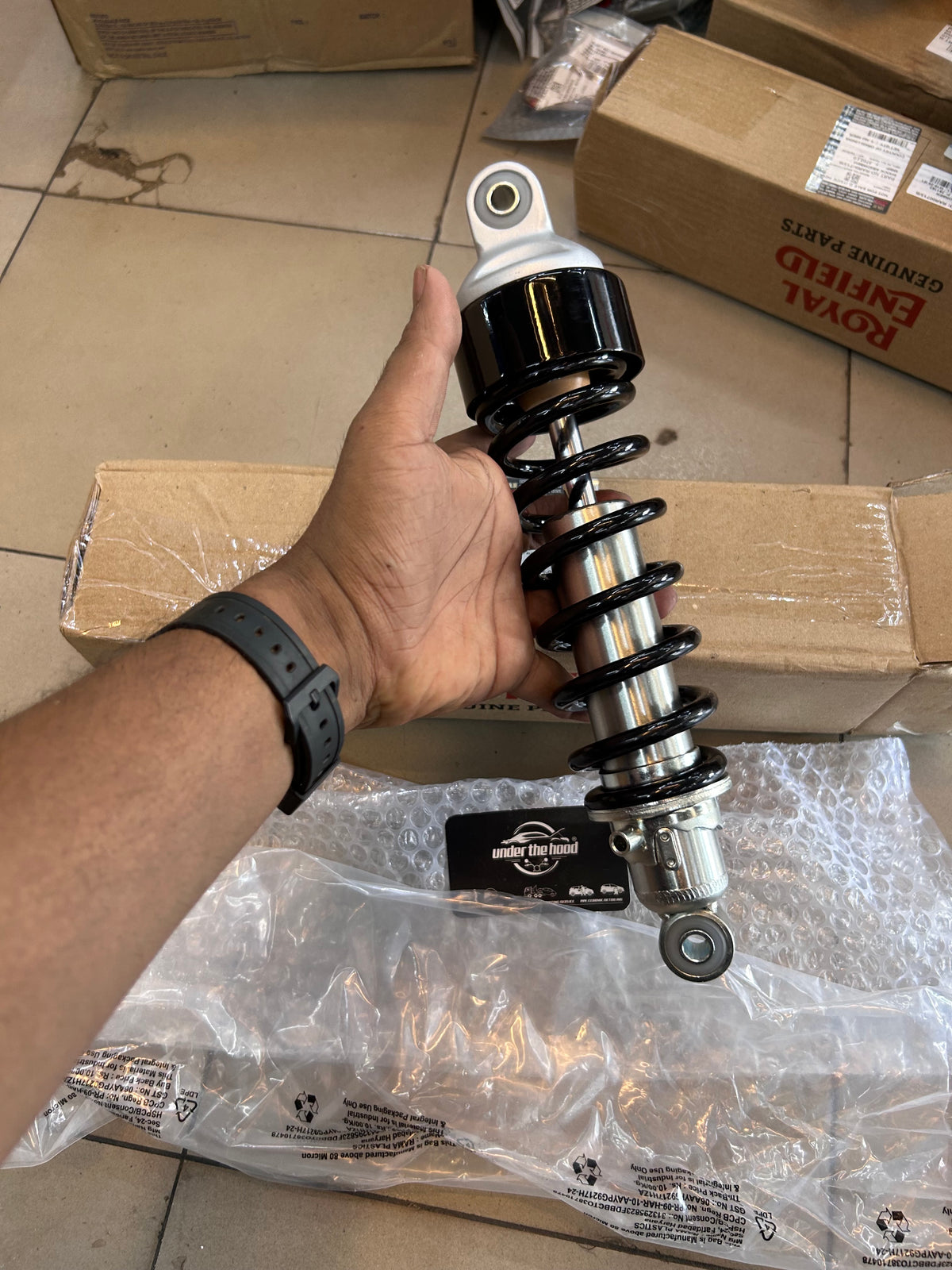 Royal Enfield Super Meteor 650 Rear Shock Absorber 1050104/G – Genuine OEM