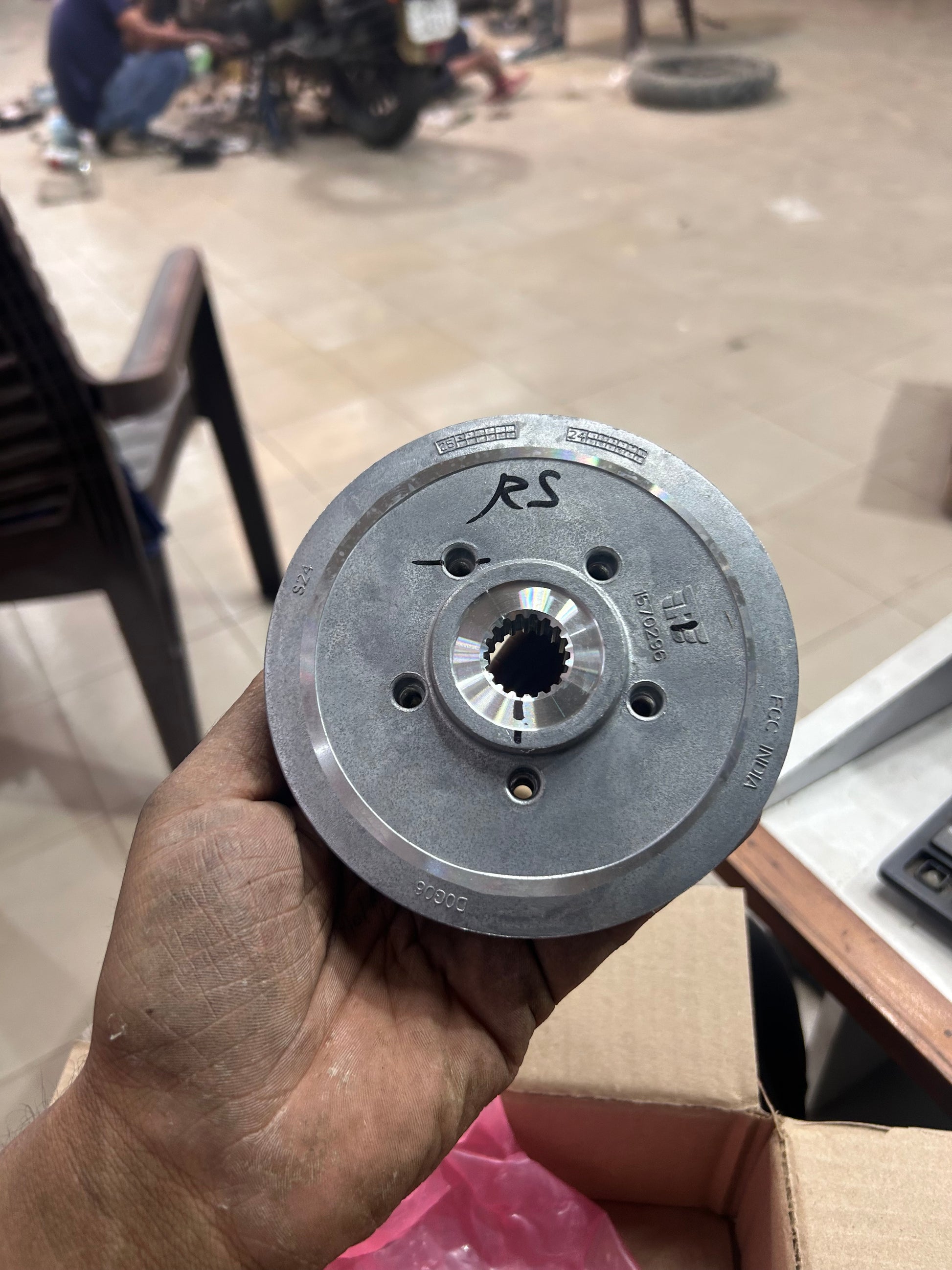 Royal Enfield 1570296/D Center Clutch Hub for Meteor 350, Hunter 350, and Classic Reborn