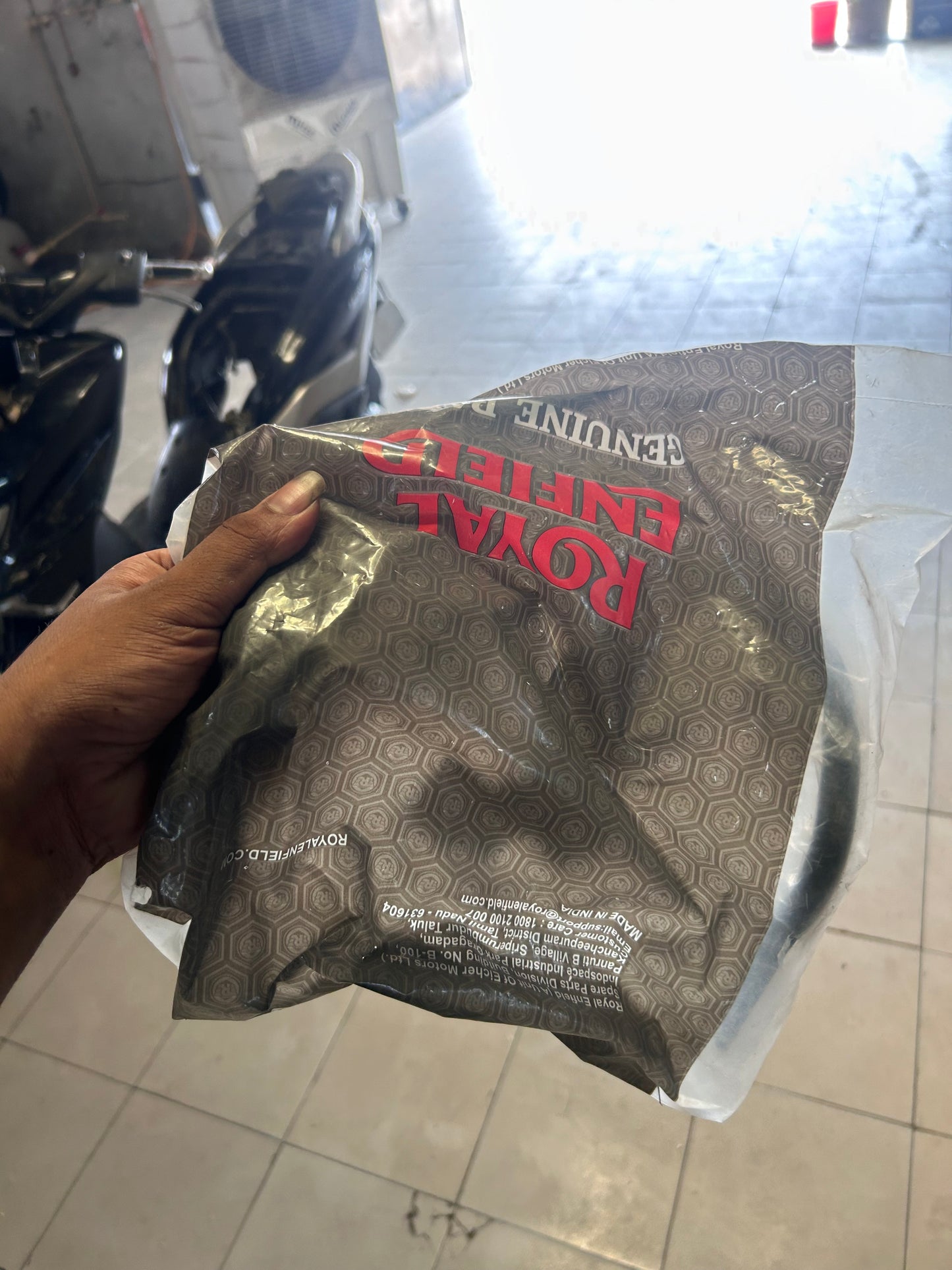 Royal Enfield 591197/D Grab Handle – Classic 350 & 500 UCE (Black)

