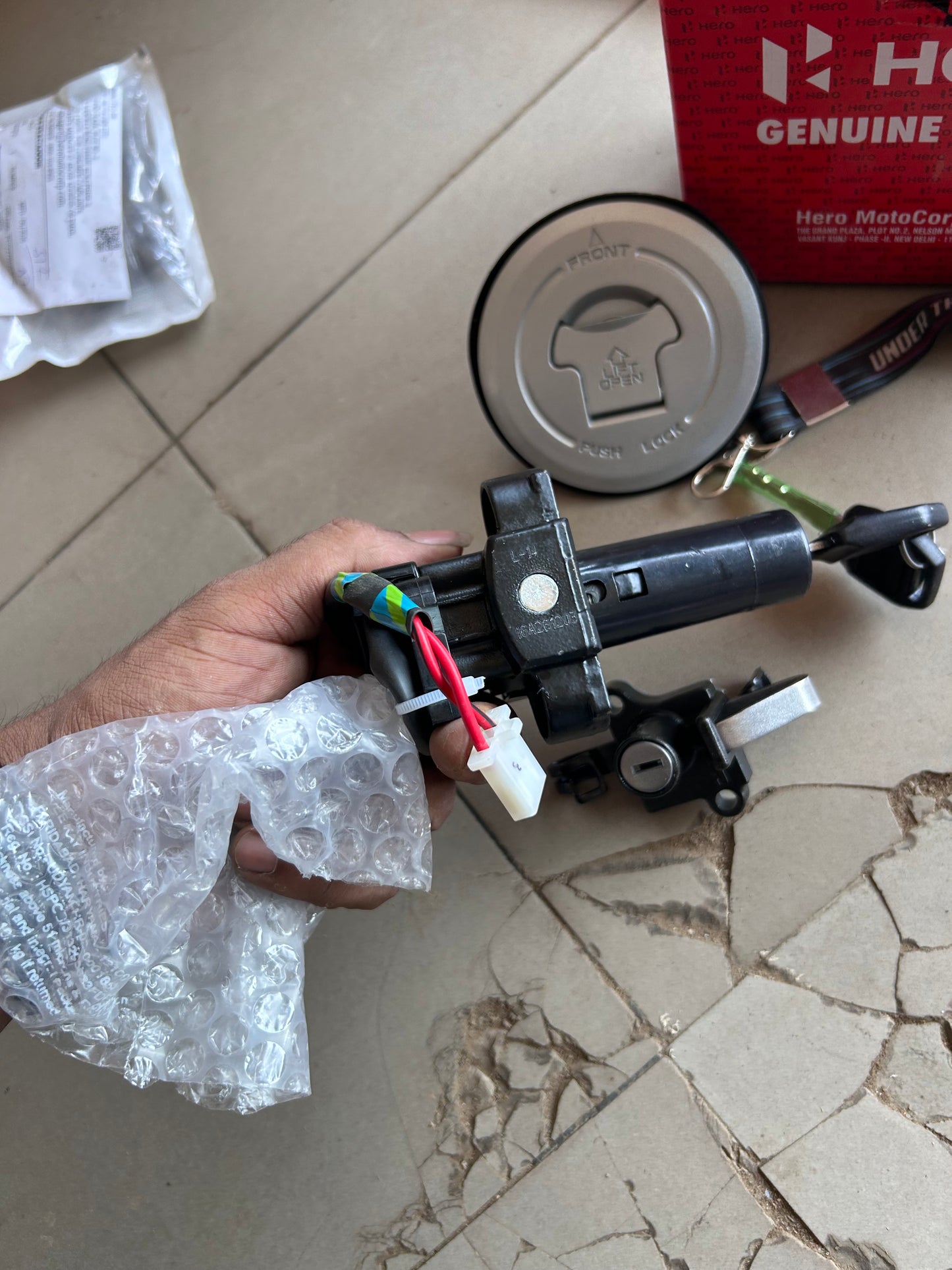 Hero Genuine Ignition Switch Lock Set for Glamour | Key Set / Main Lock Assembly with 2 Keys | 35010AANH20S