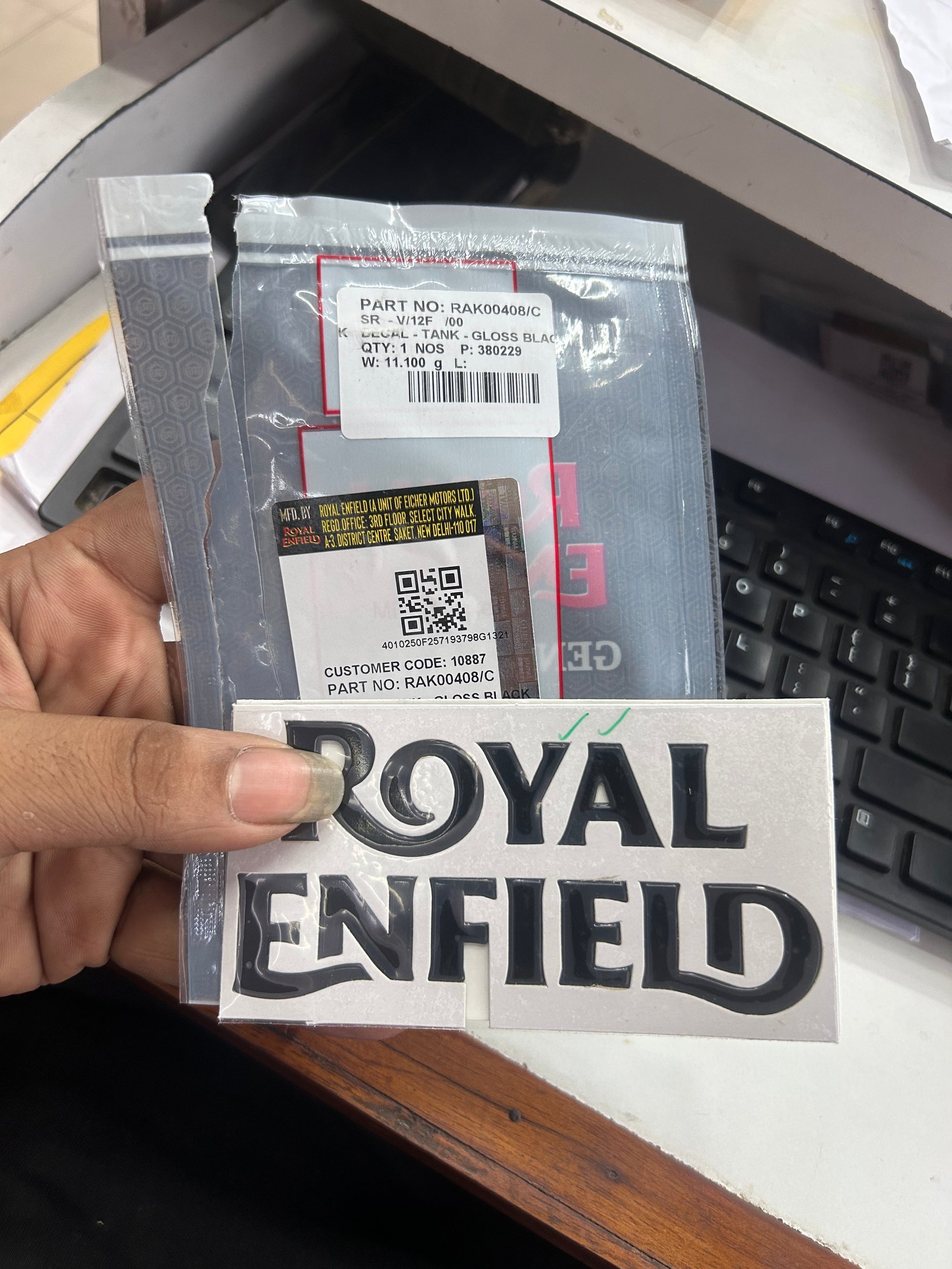 Royal Enfield Classic 350 Dark Stealth Gloss Black Tank Decal – RAK00408/C