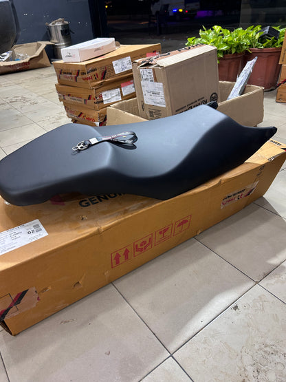 Hero Xtreme 125R One-Piece Double Seat Assembly | 77200ACL000S